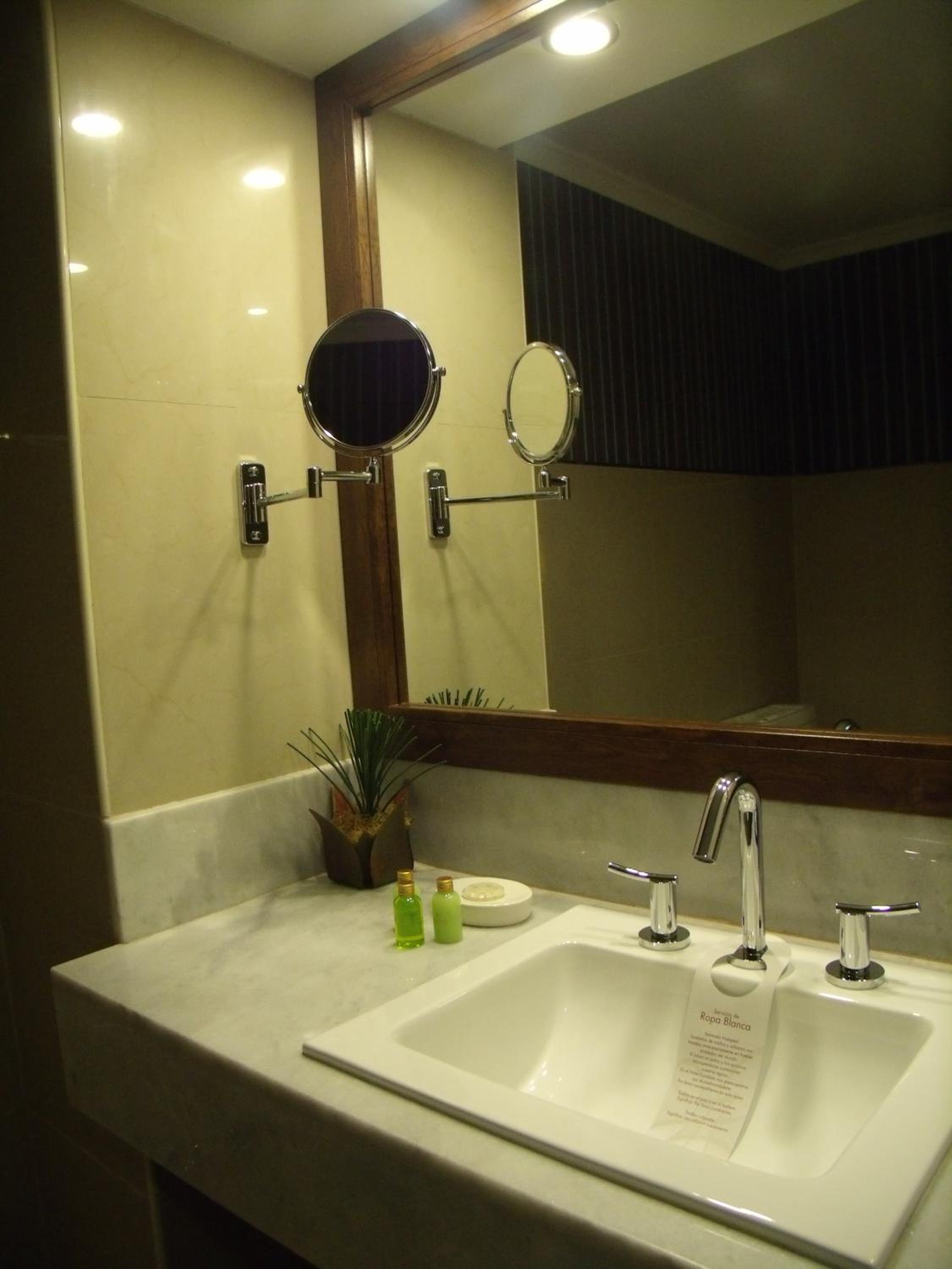 Twin Room with City View photo 2