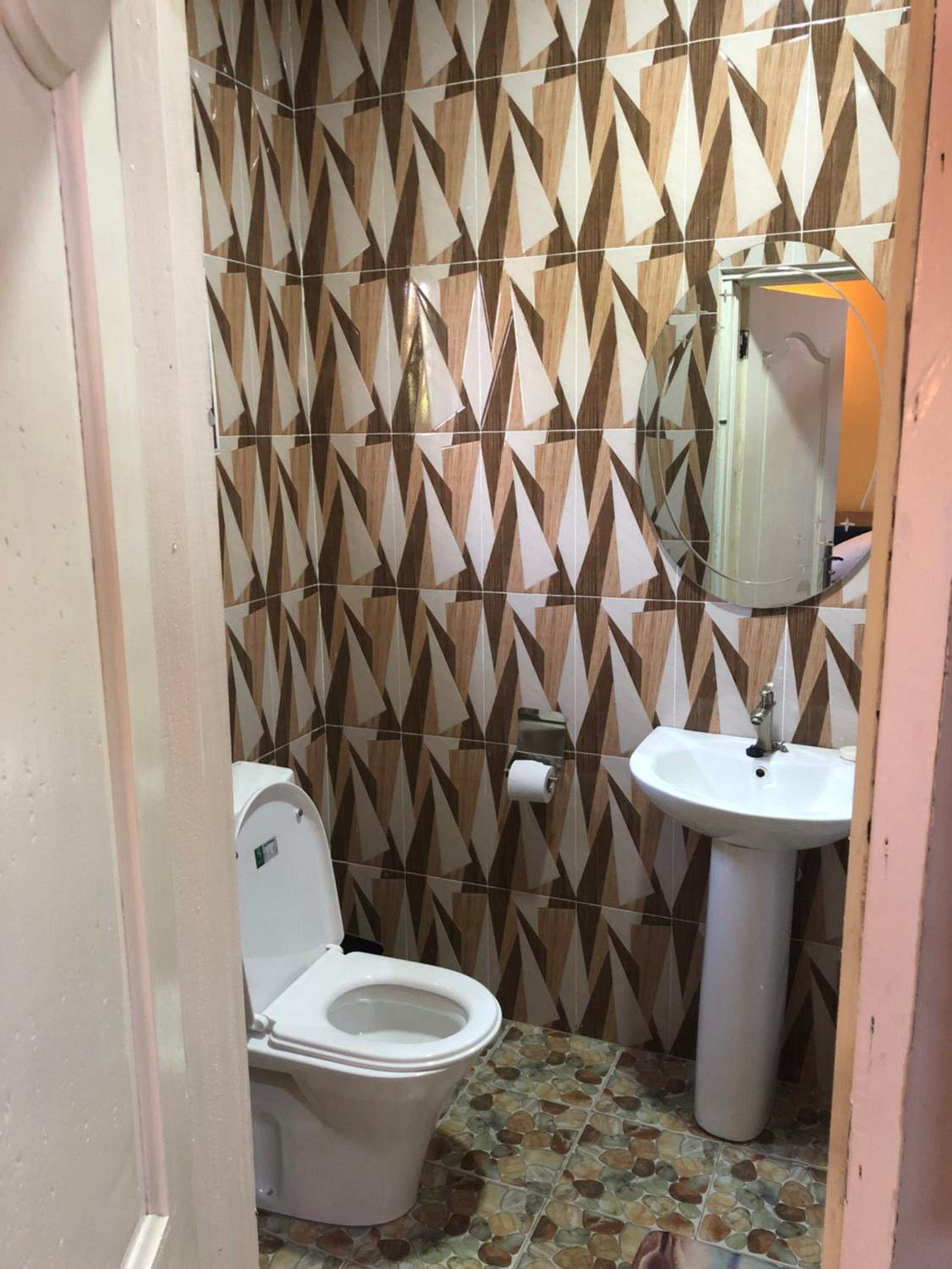 Queen Room photo 2