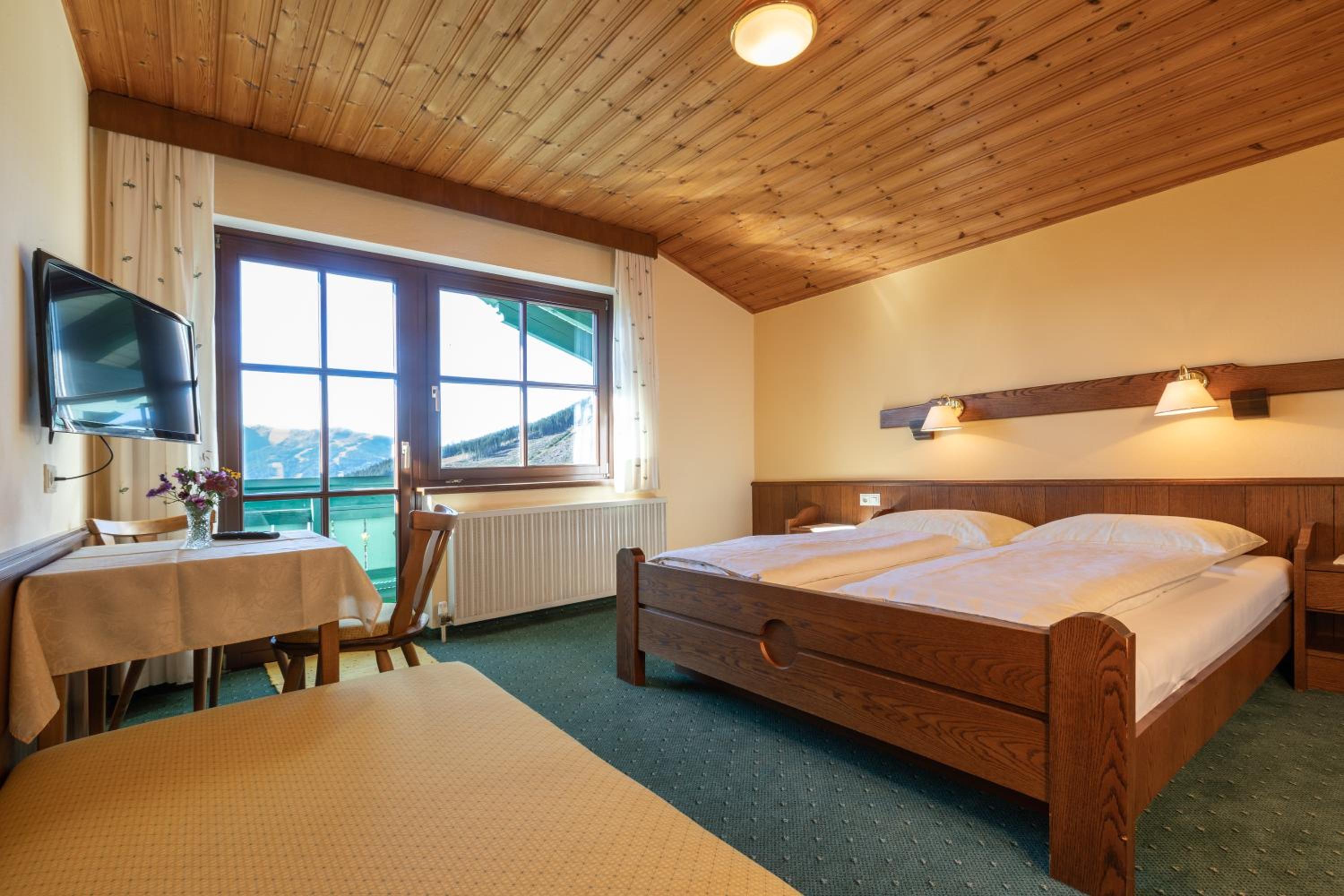 Deluxe Double Room with Balcony photo 2