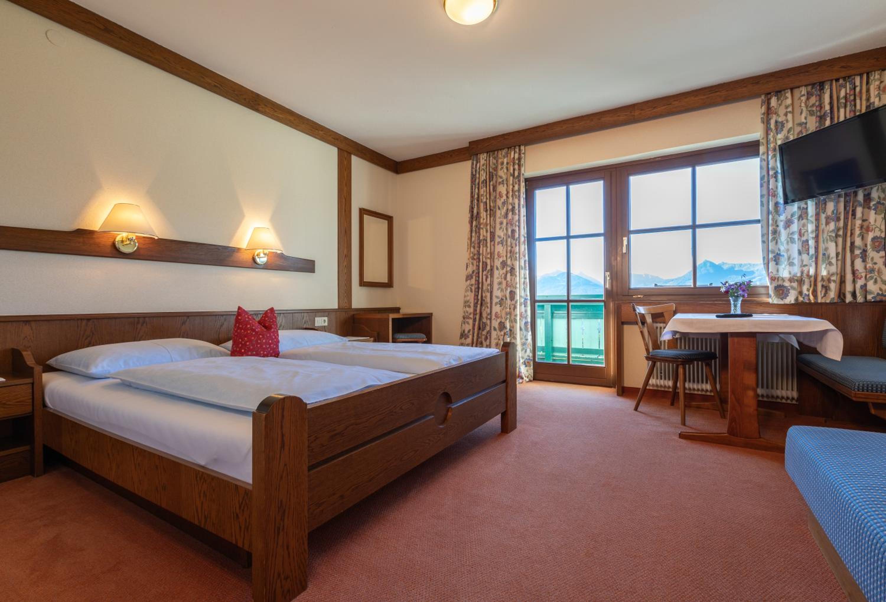 Deluxe Double Room (2 Adults + 1 Child) photo 3