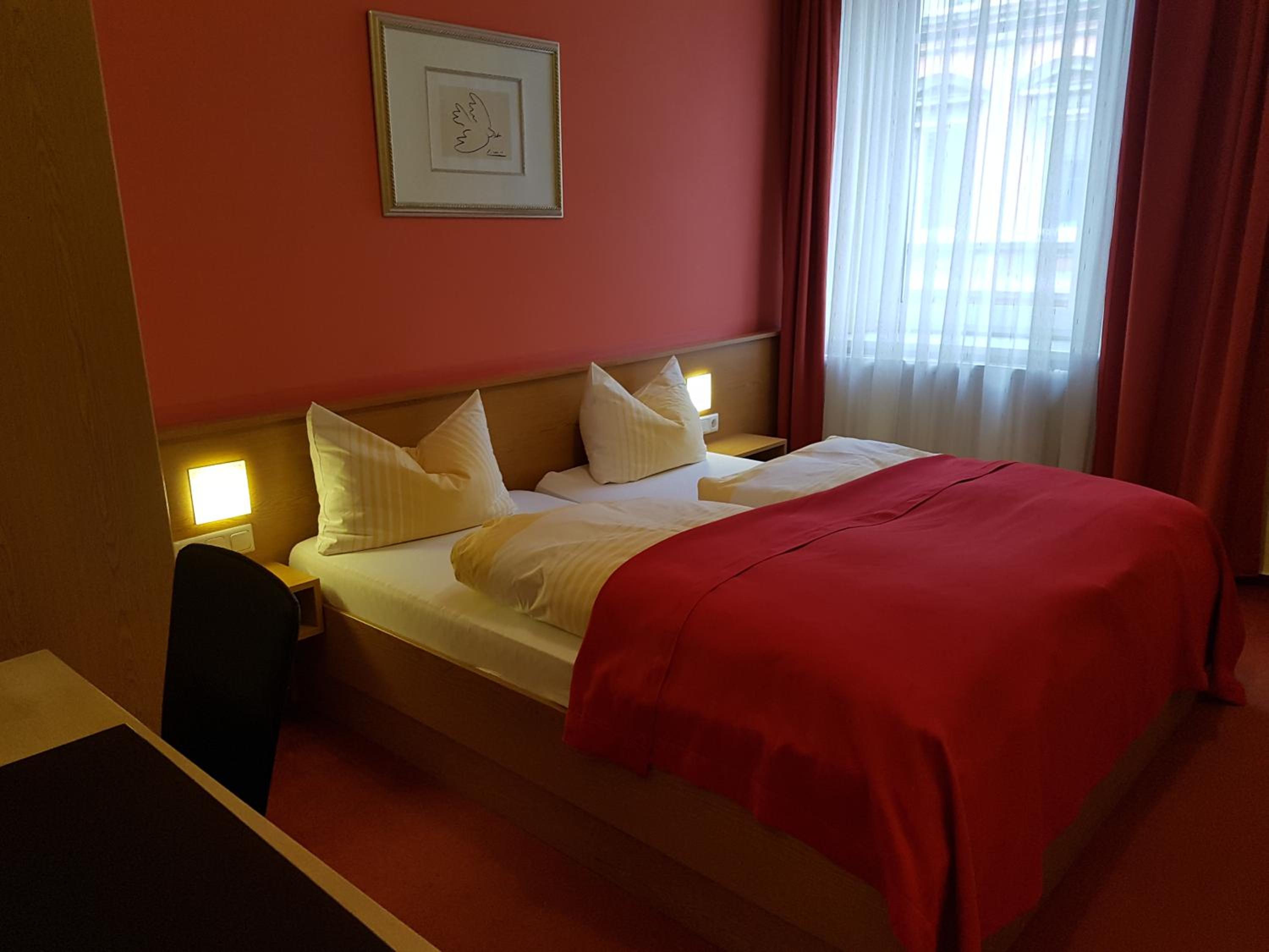 Double Room - Photo 8