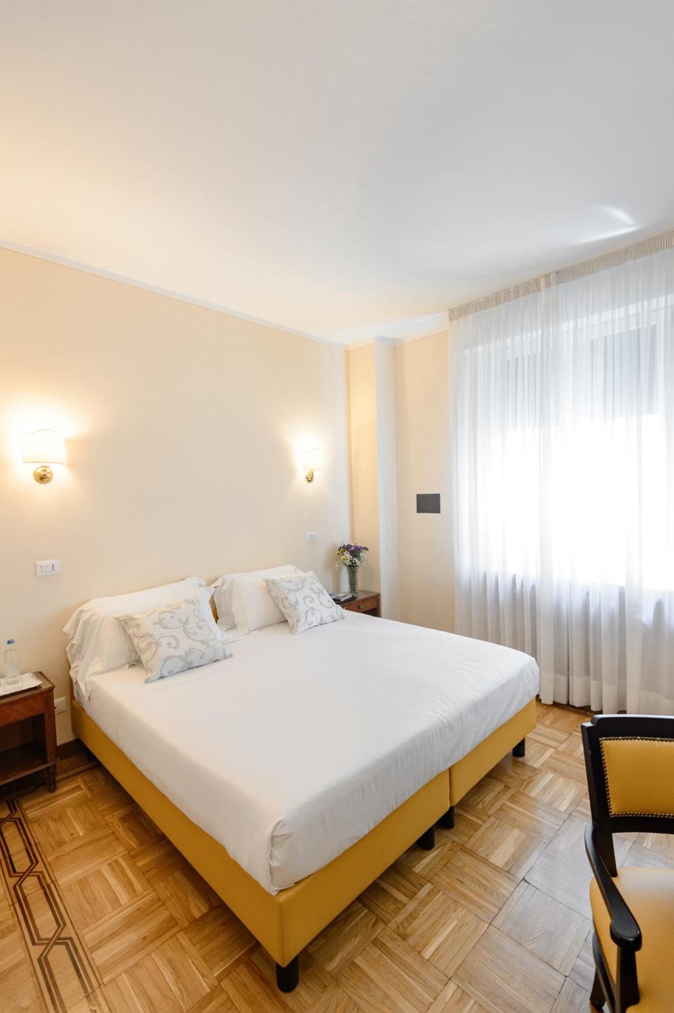 Double Room - Photo 7