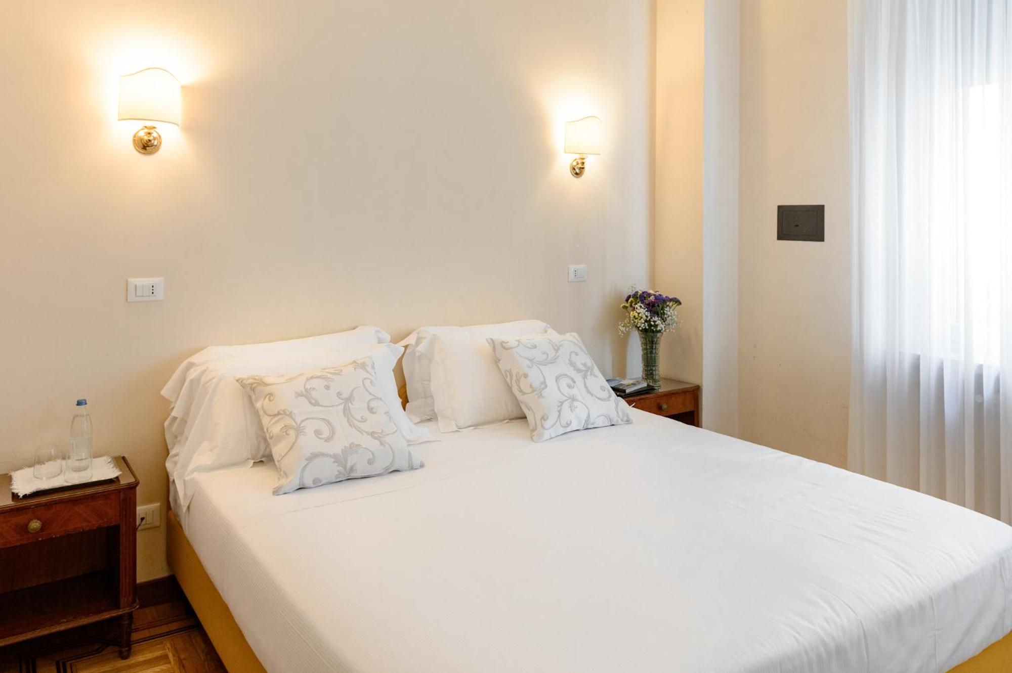 Double Room - Photo 5
