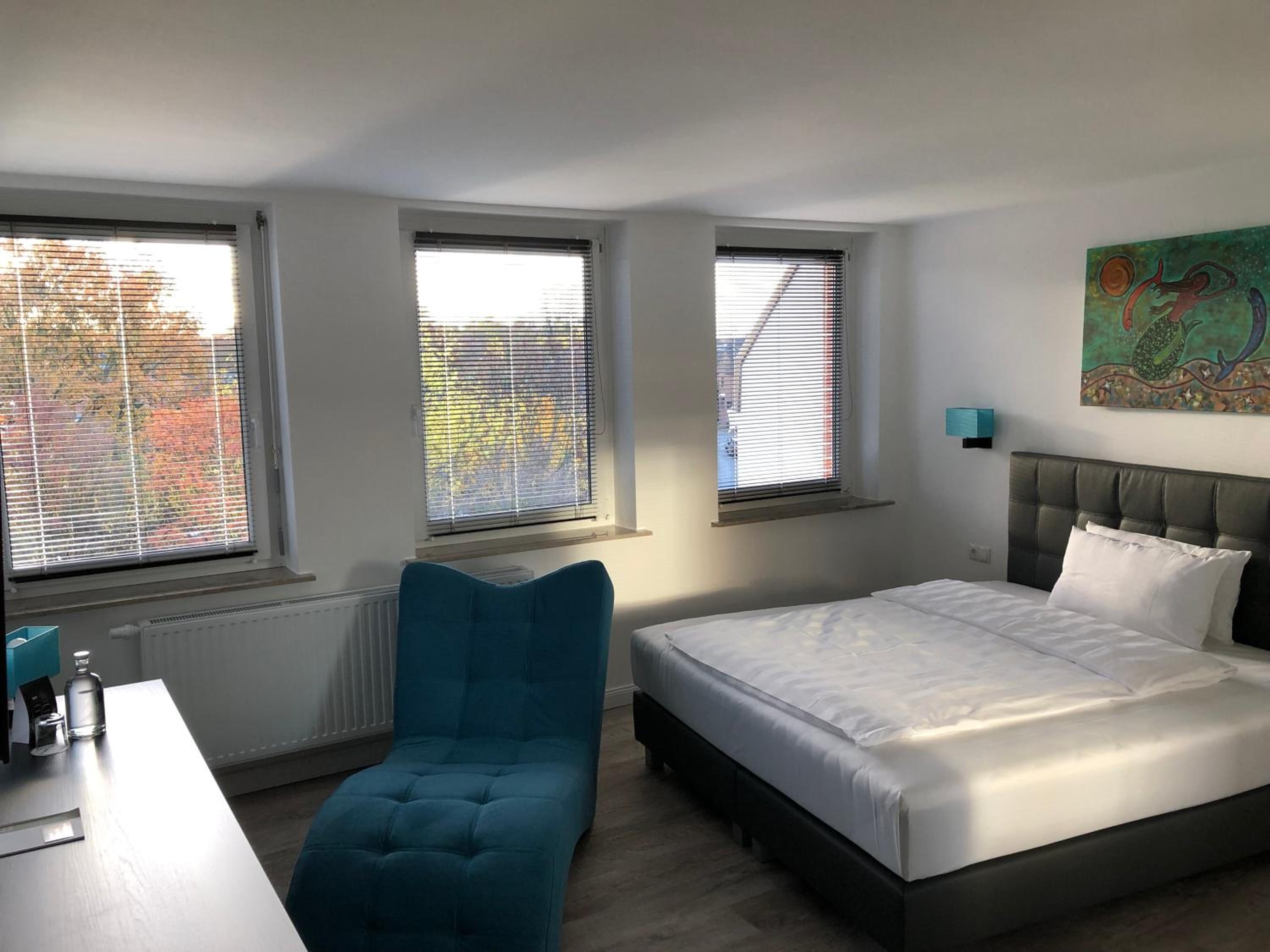 Large Double Room - Photo 3