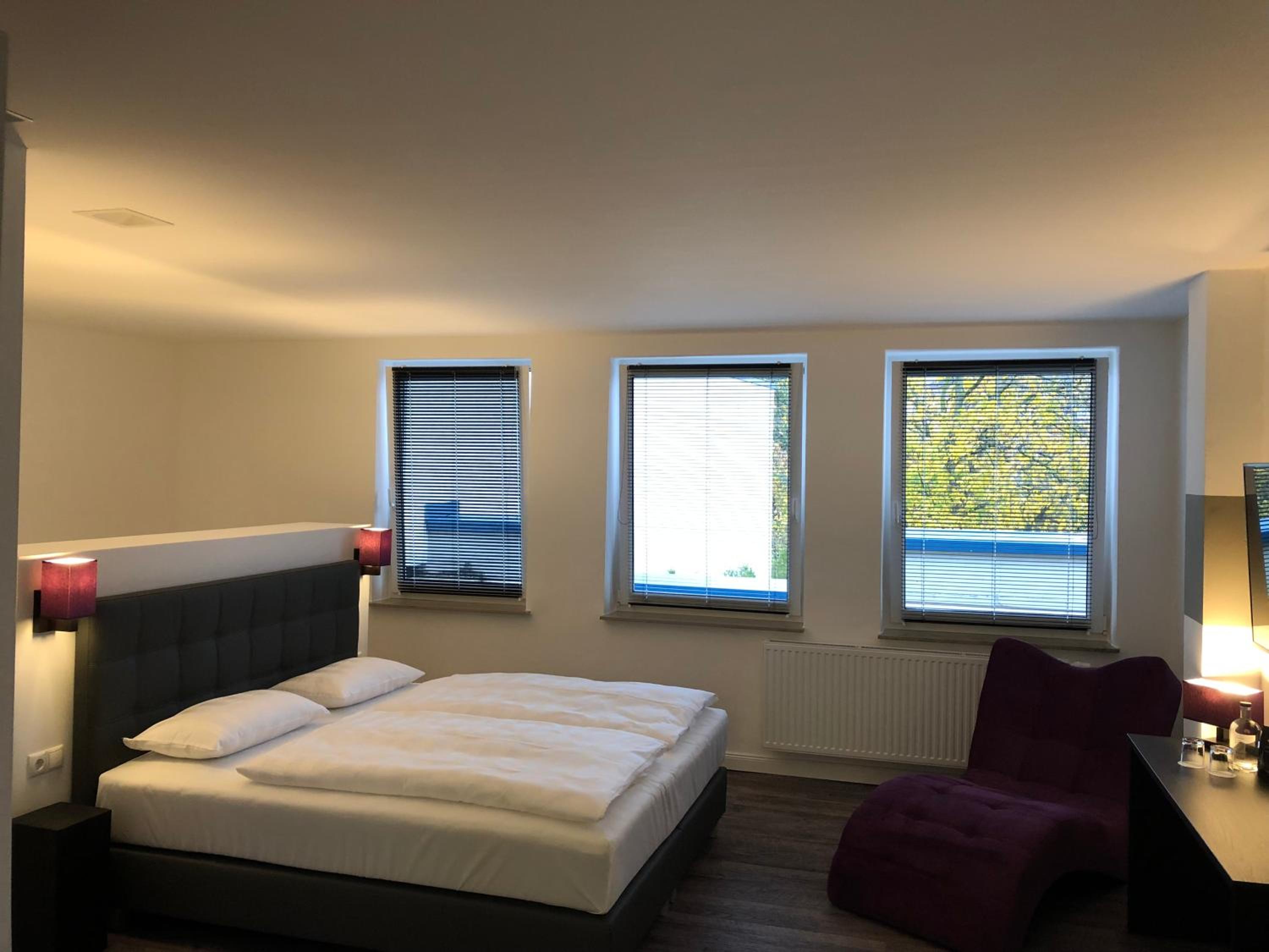 Large Double Room - Photo 4