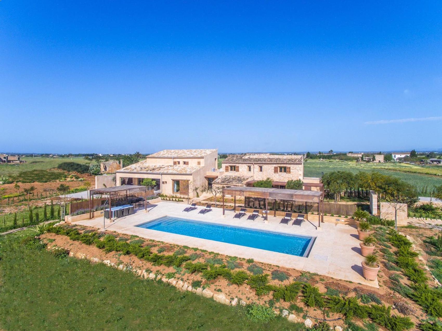 Villa photo 2