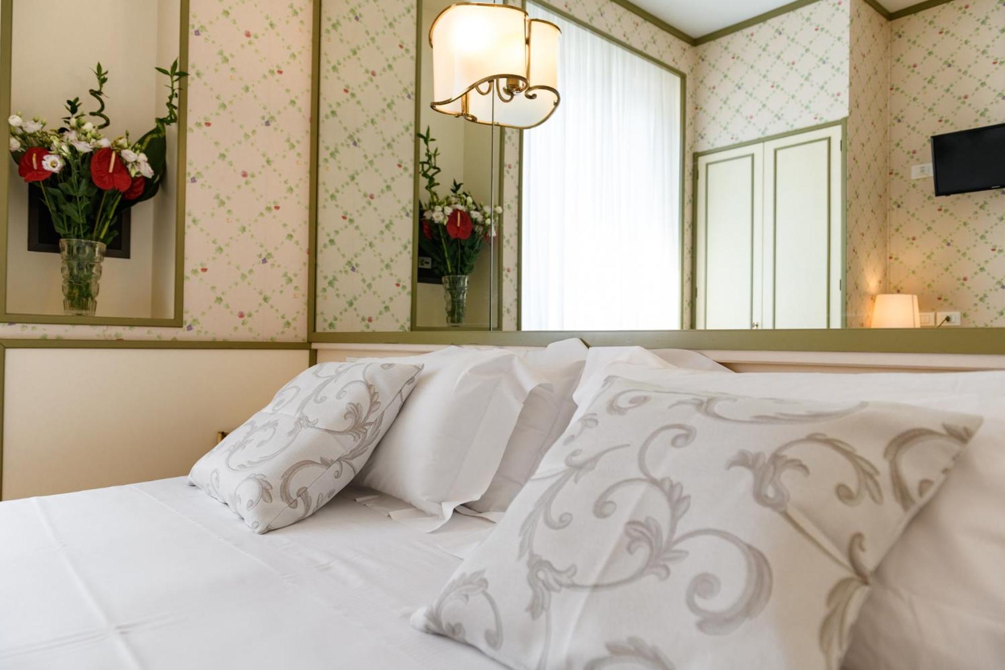 Double Room - Photo 11