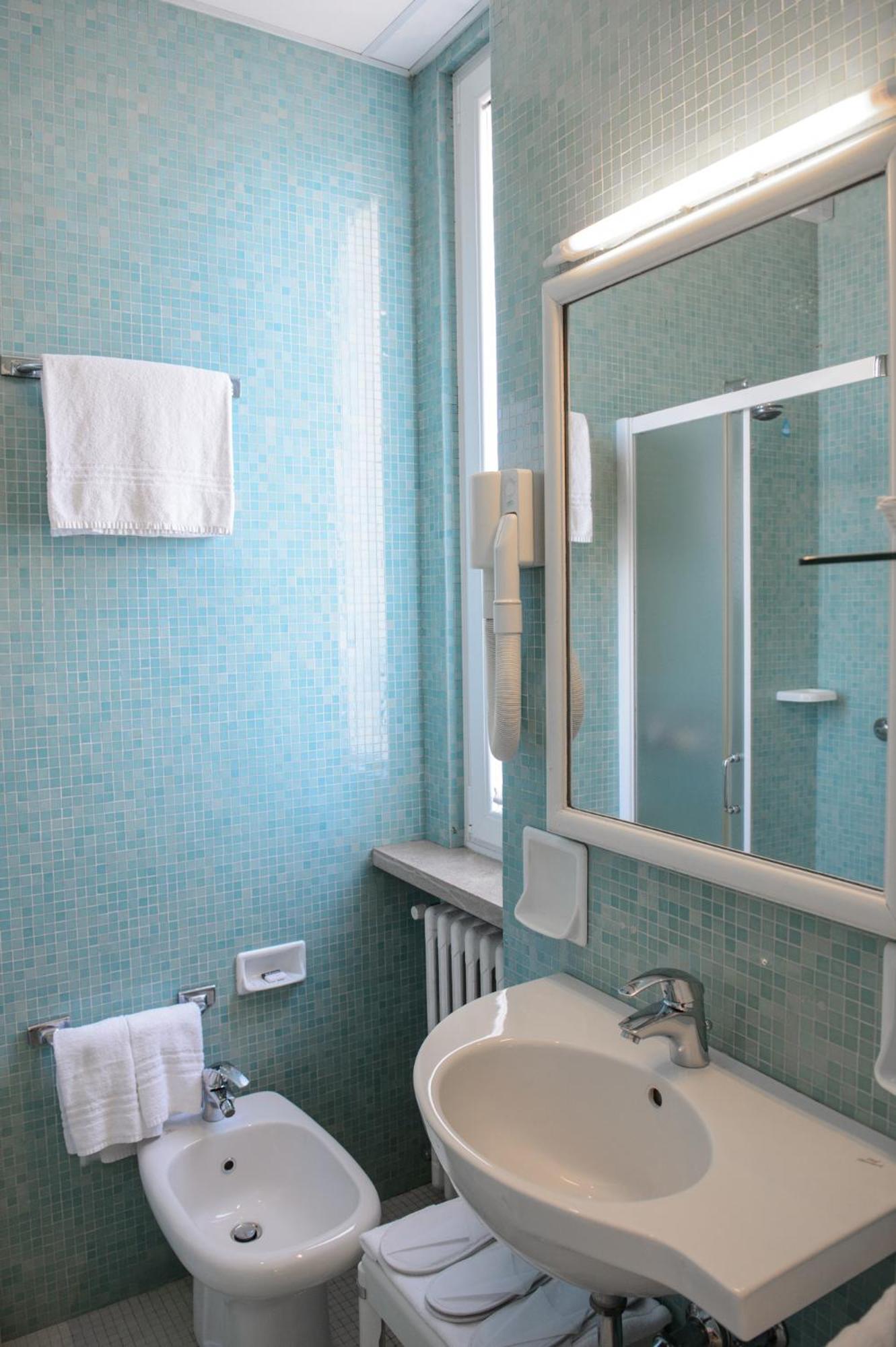 Triple Room - Photo 6
