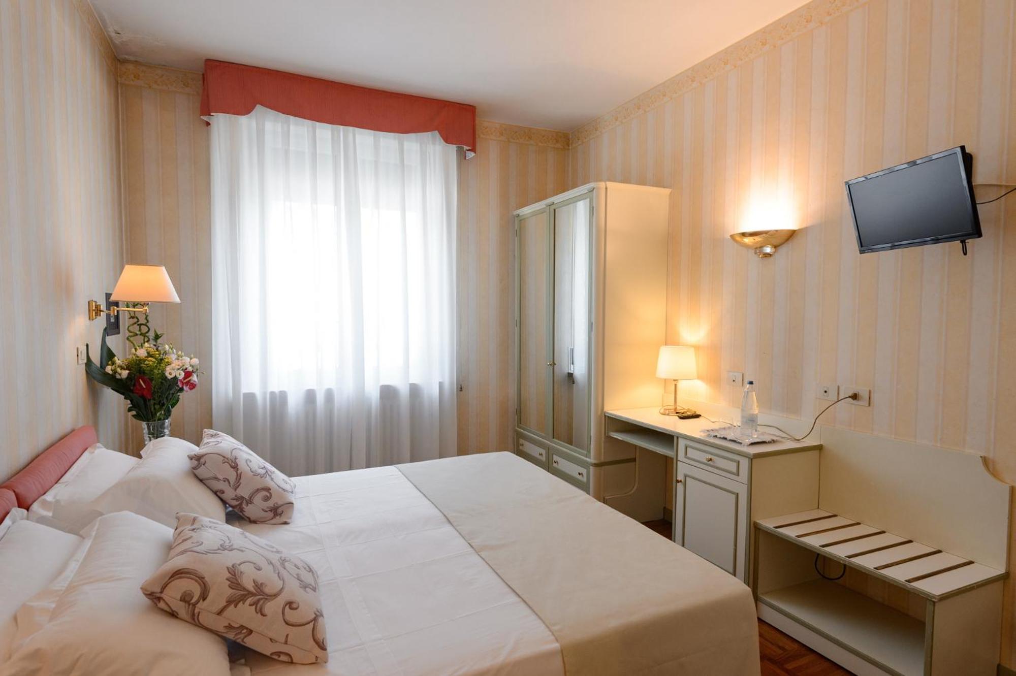 Double Room - Photo 2