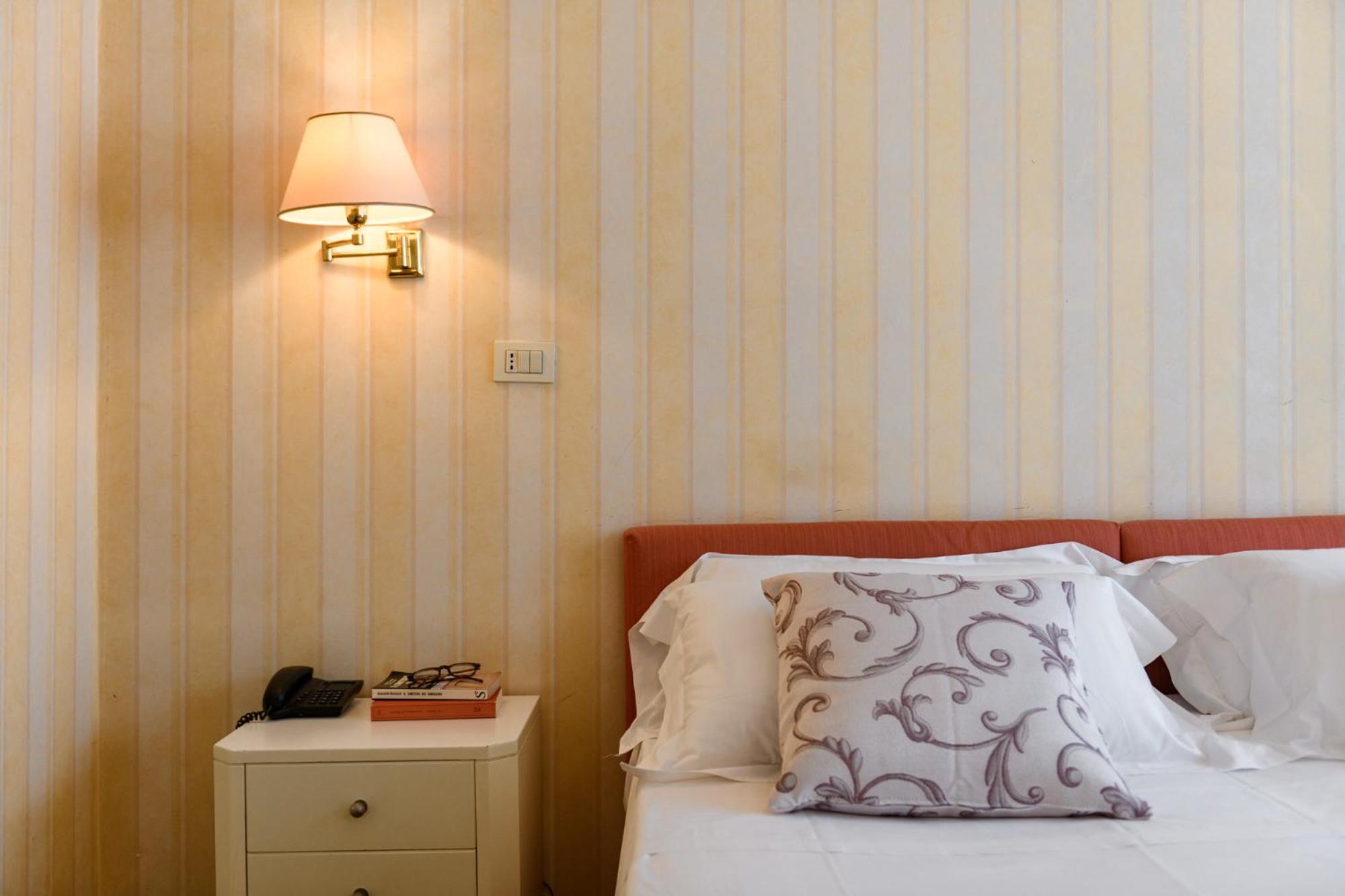 Double Room - Photo 17