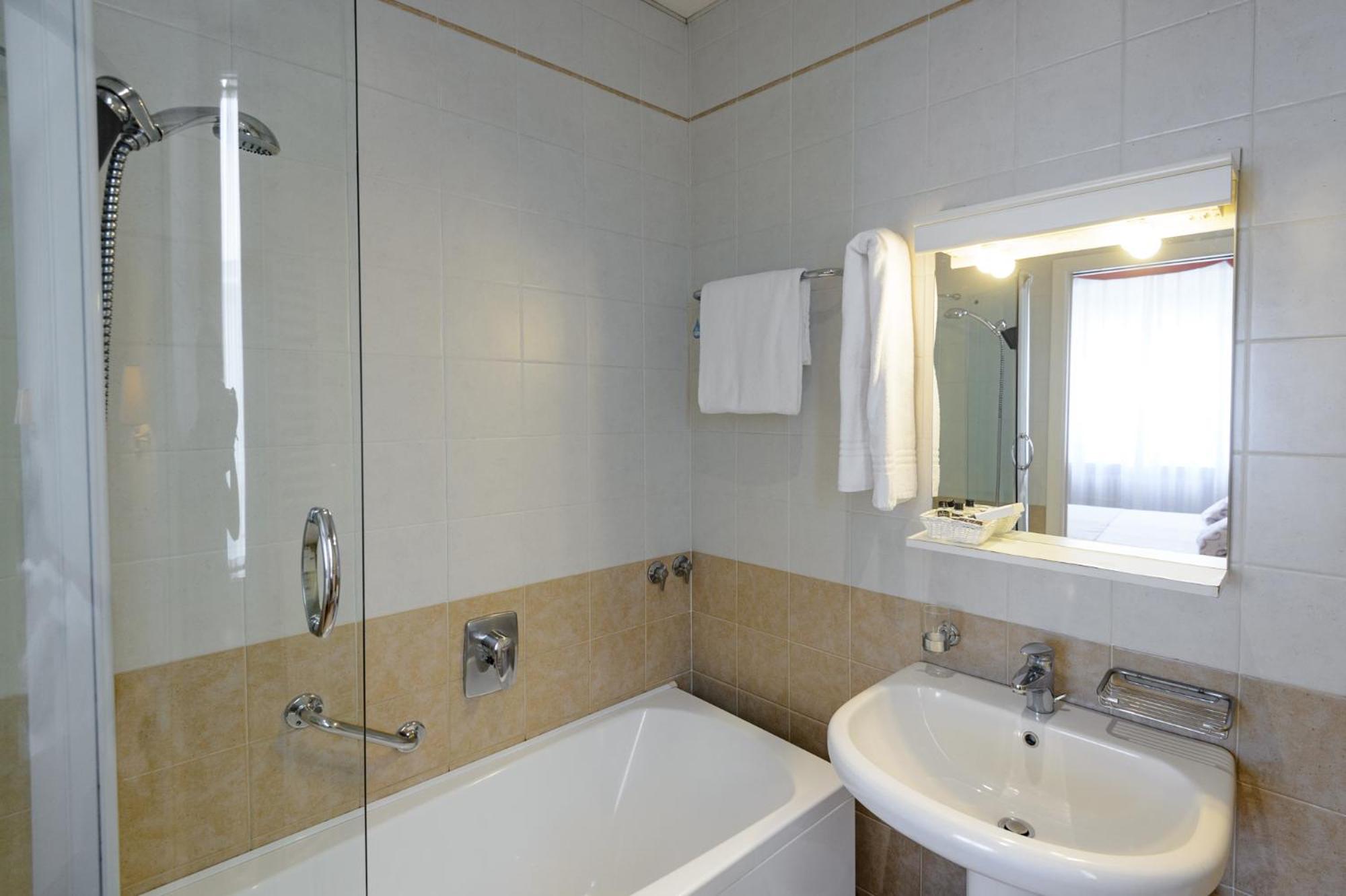 Double Room - Photo 15