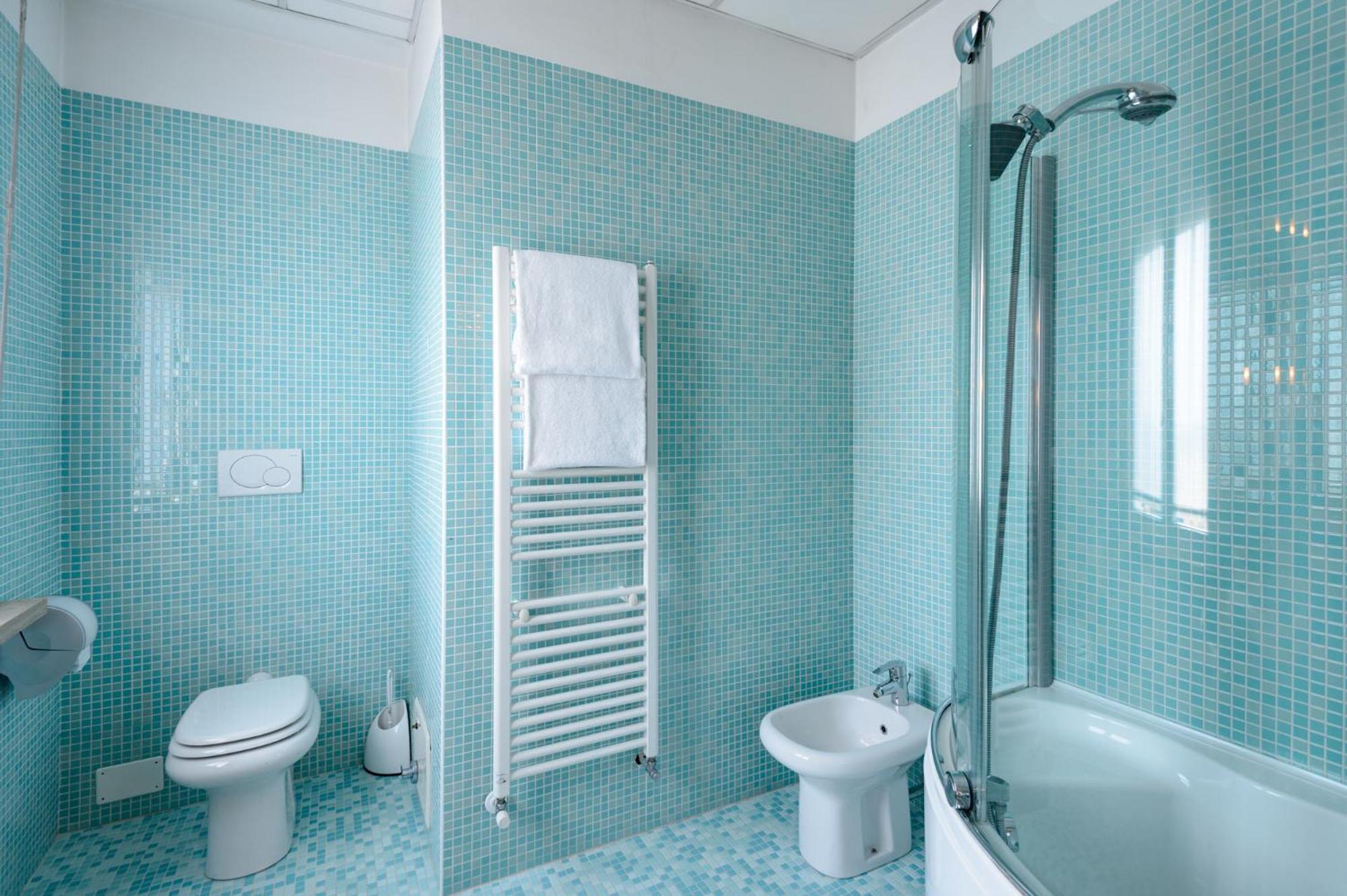 Double or Twin Room with Hot Tub - Photo 7