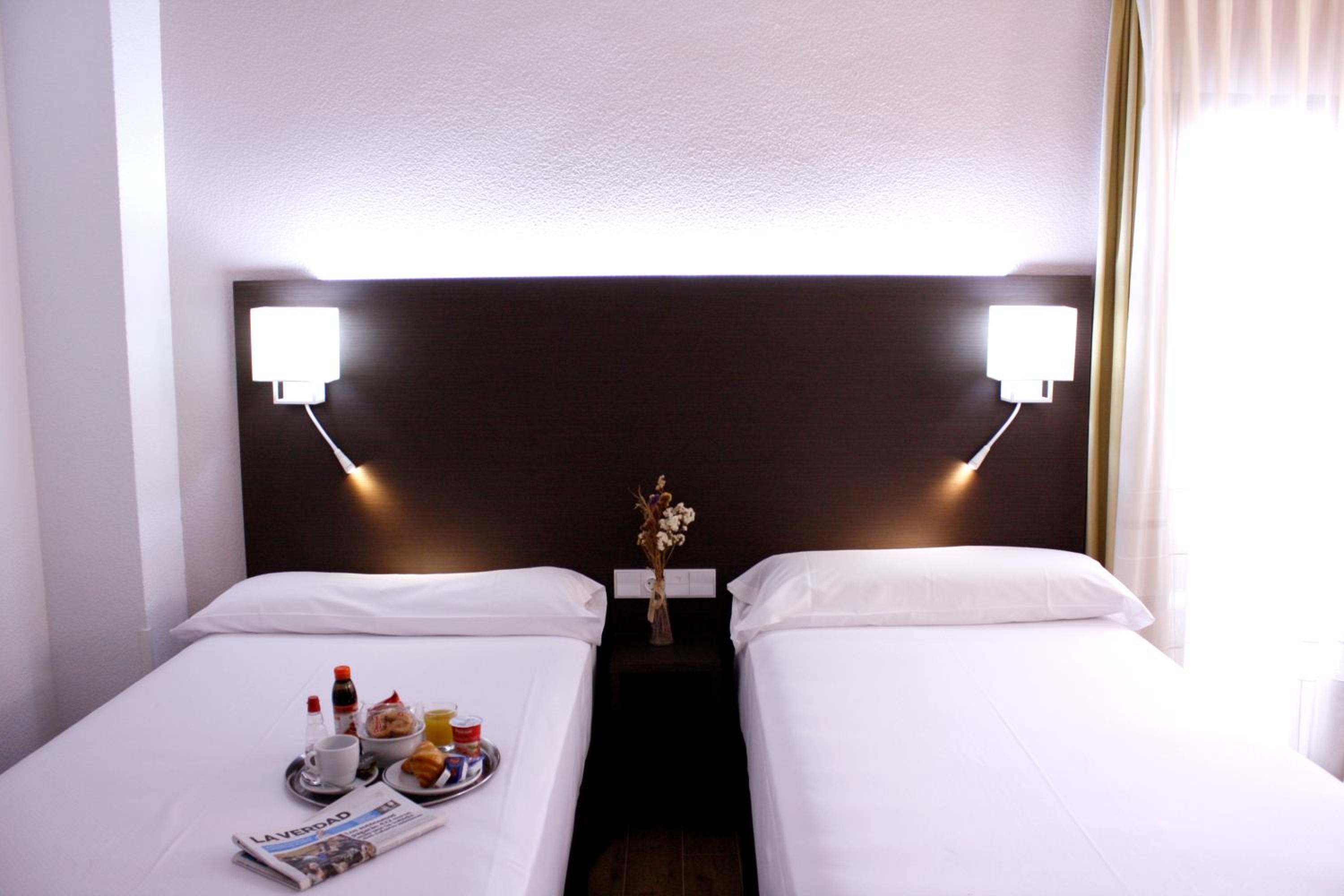 Standard Triple Room - Photo 6