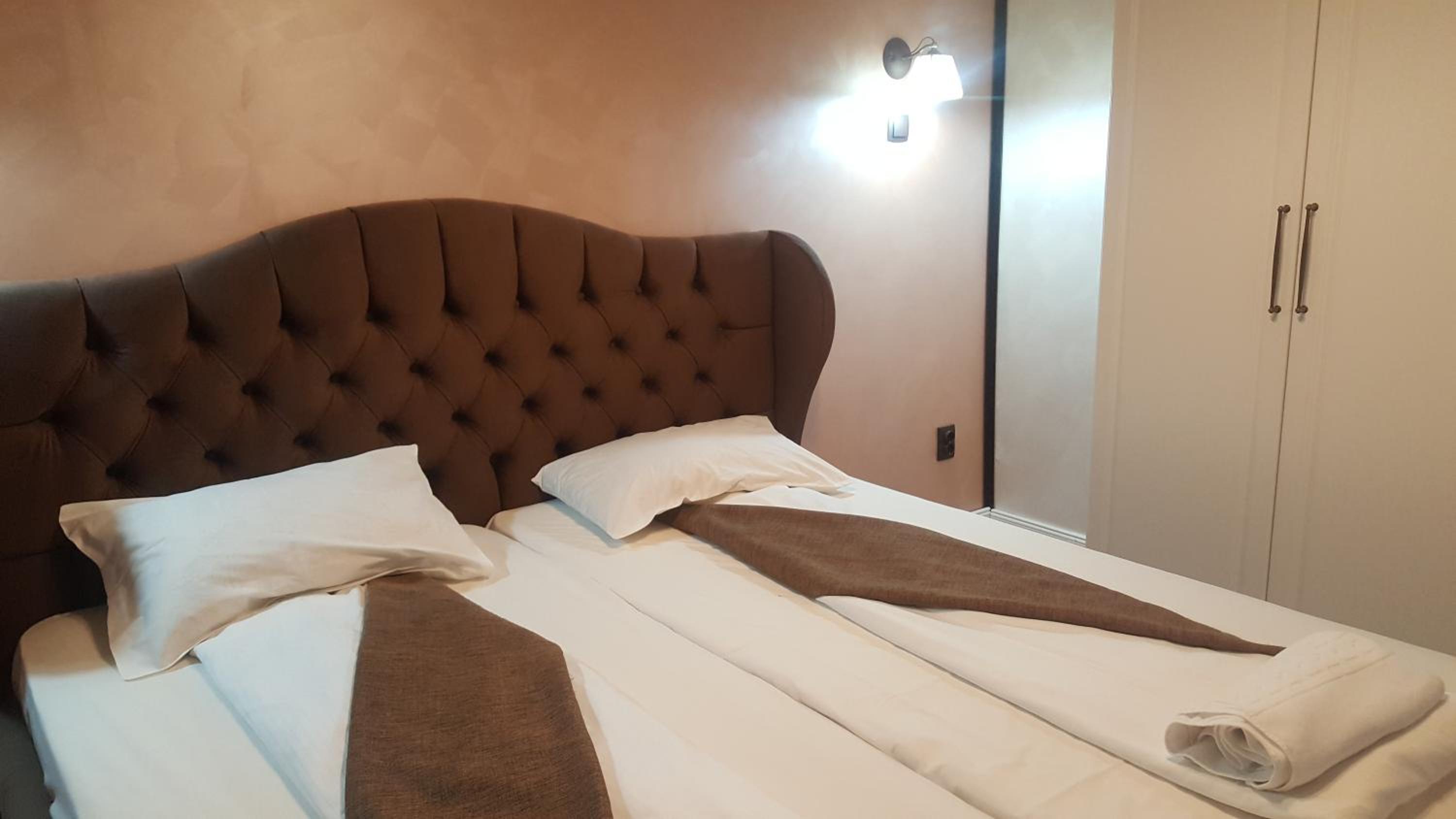 Suite - Photo 1