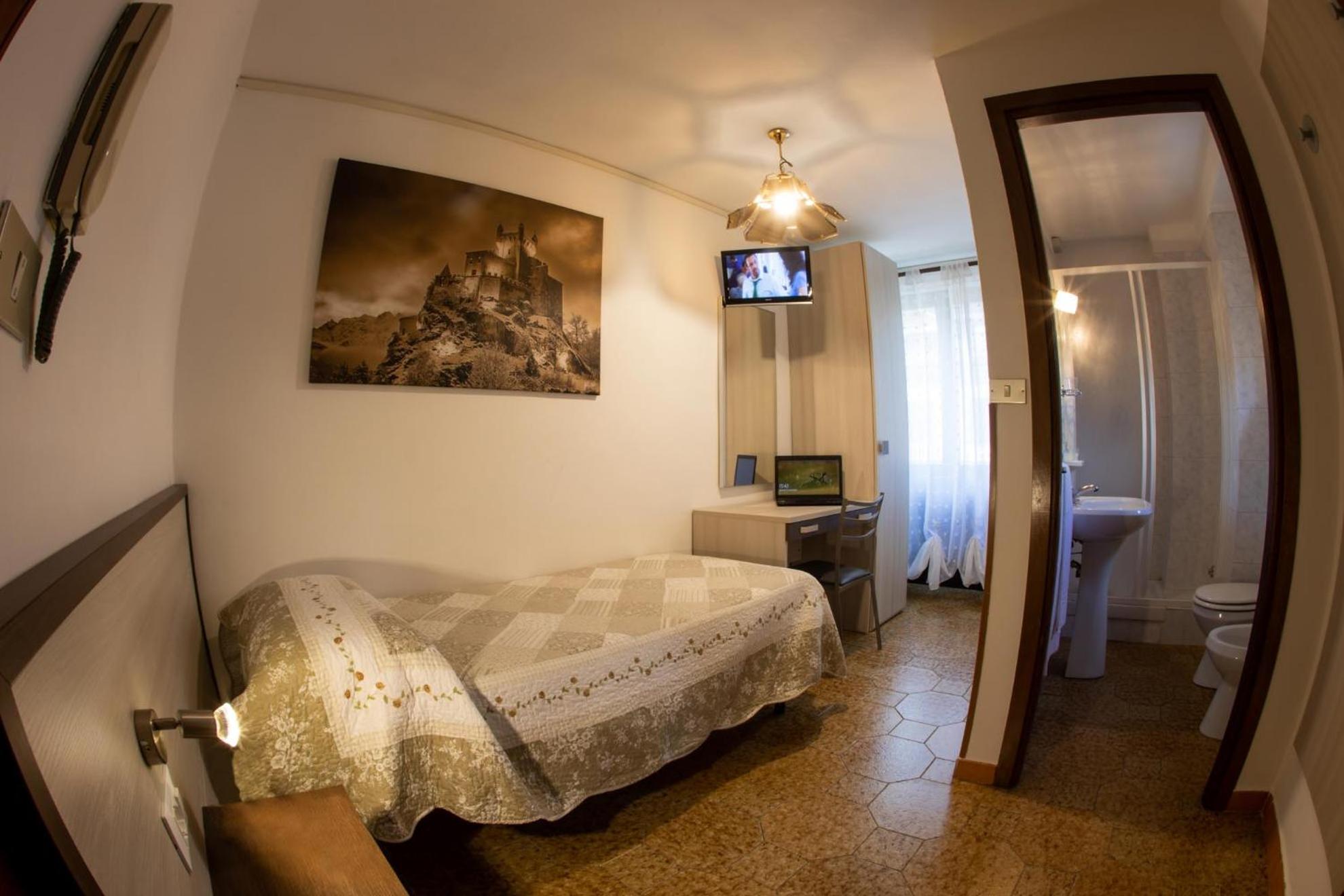 Single Room photo 2