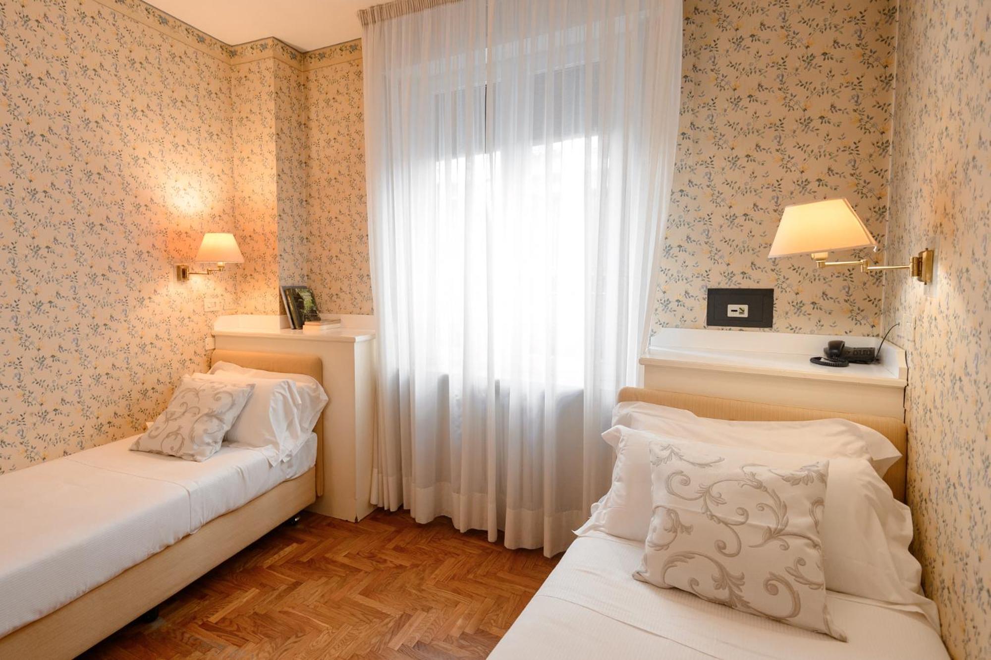Twin Room - Photo 3
