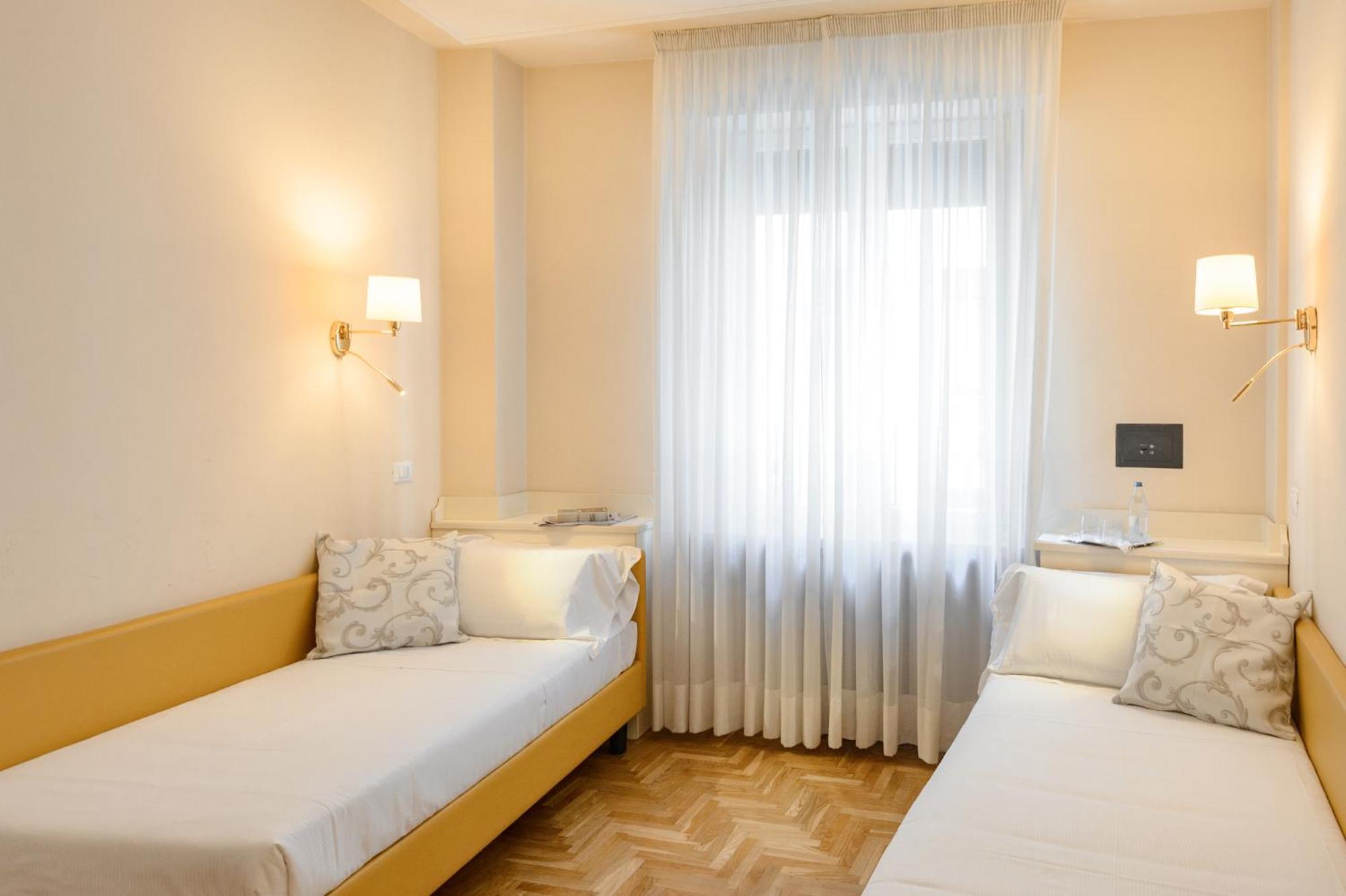 Twin Room - Photo 6