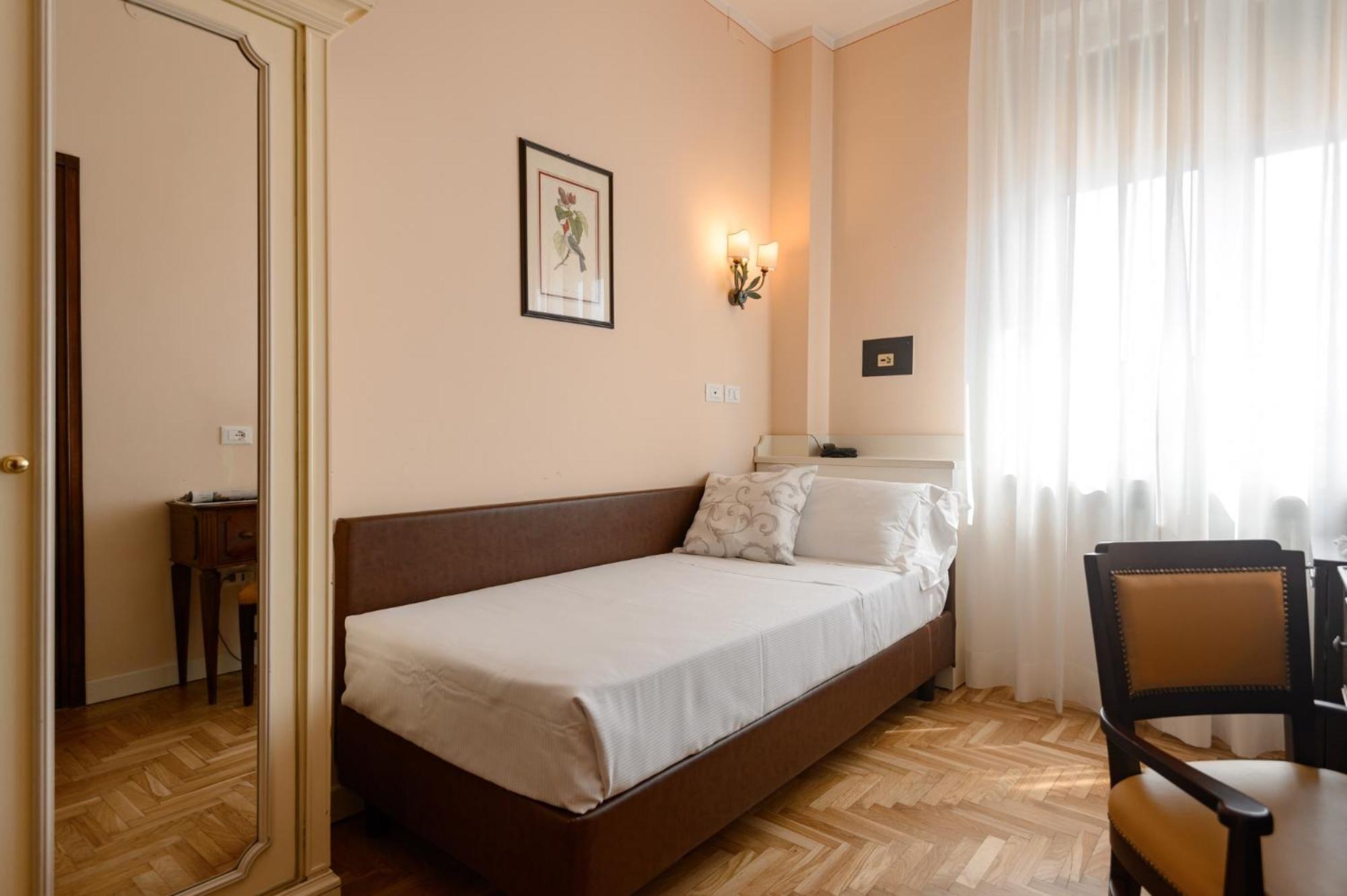 Single Room photo 2