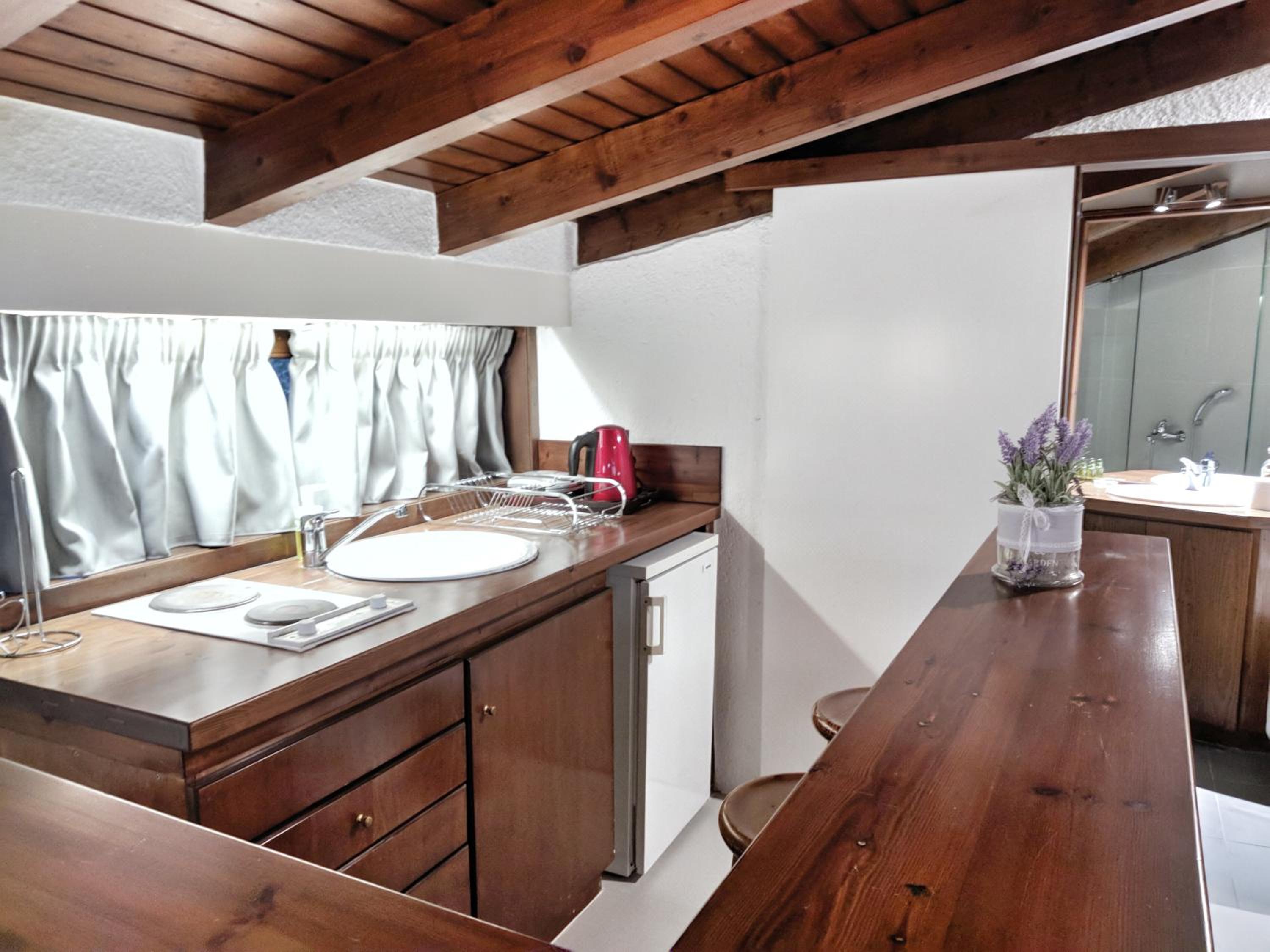Studio Apartment with Balcony (D5) photo 3