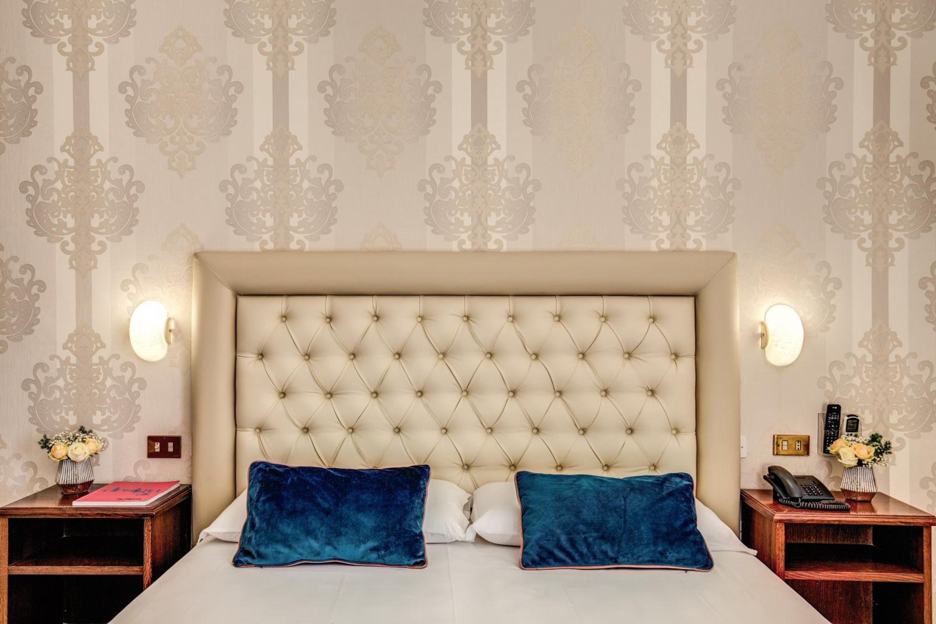 Double Room with Lake View - Photo 1