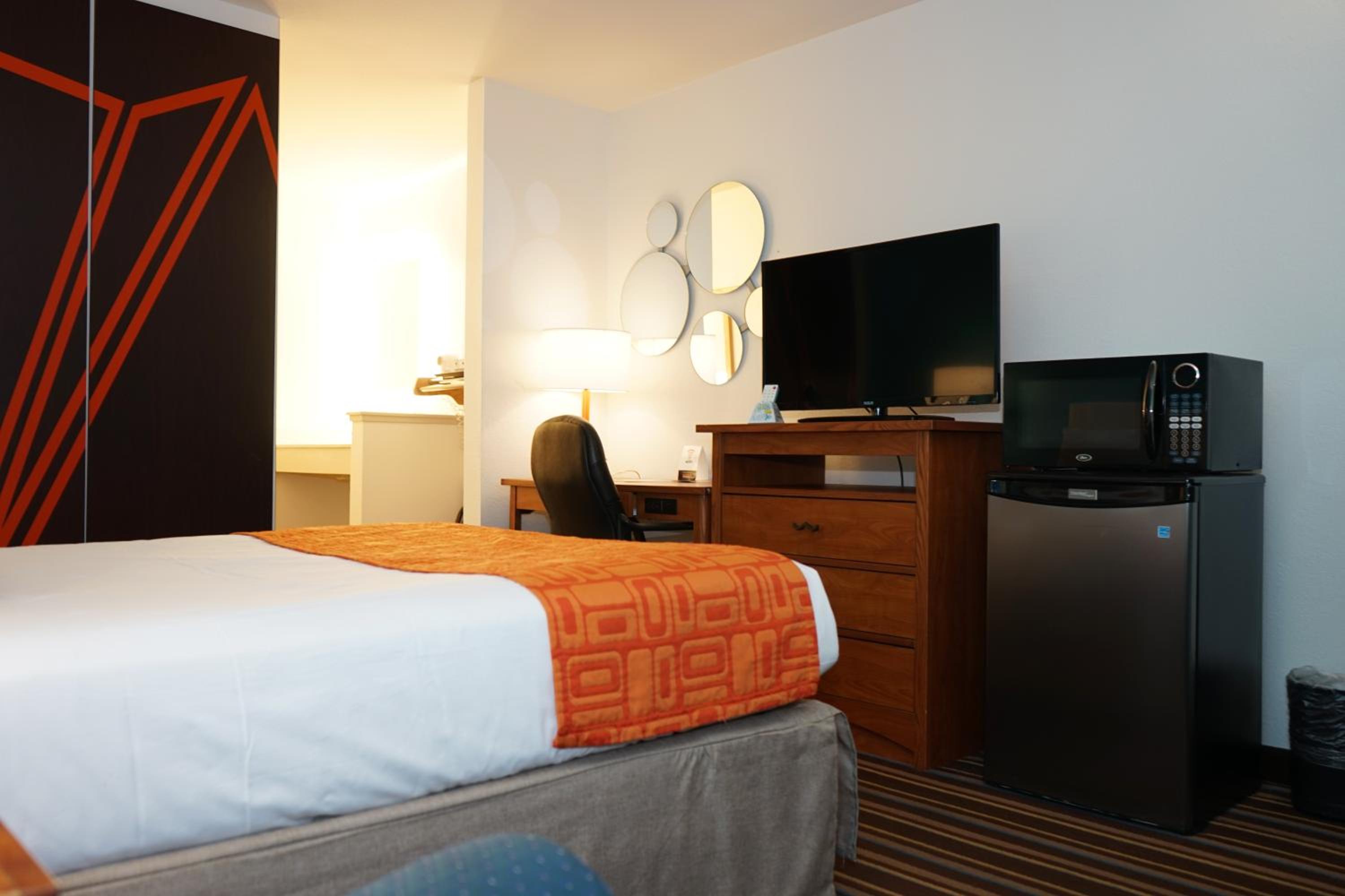 Queen Room - Non-Smoking - Photo 1
