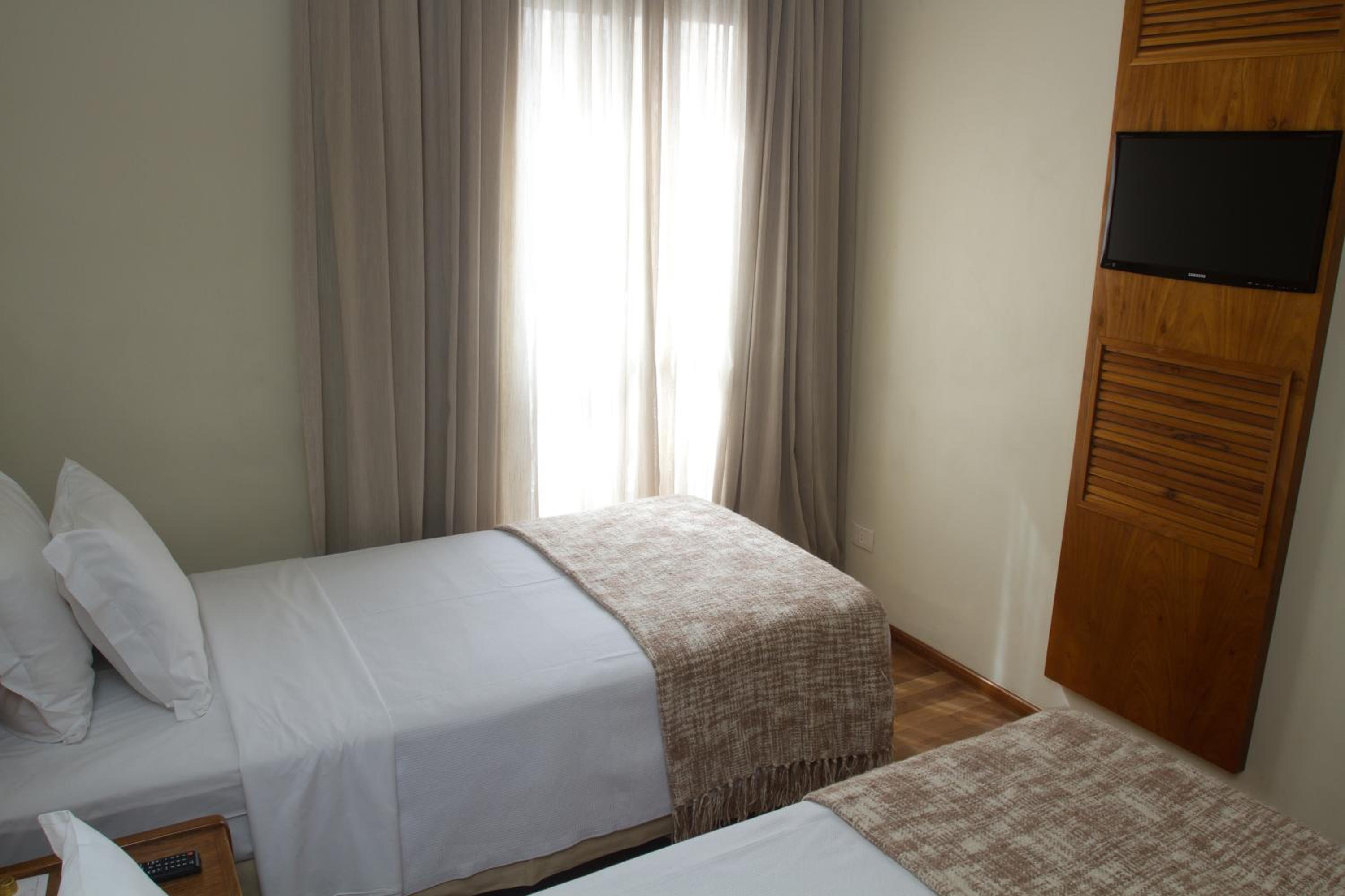 Twin Room - Photo 4