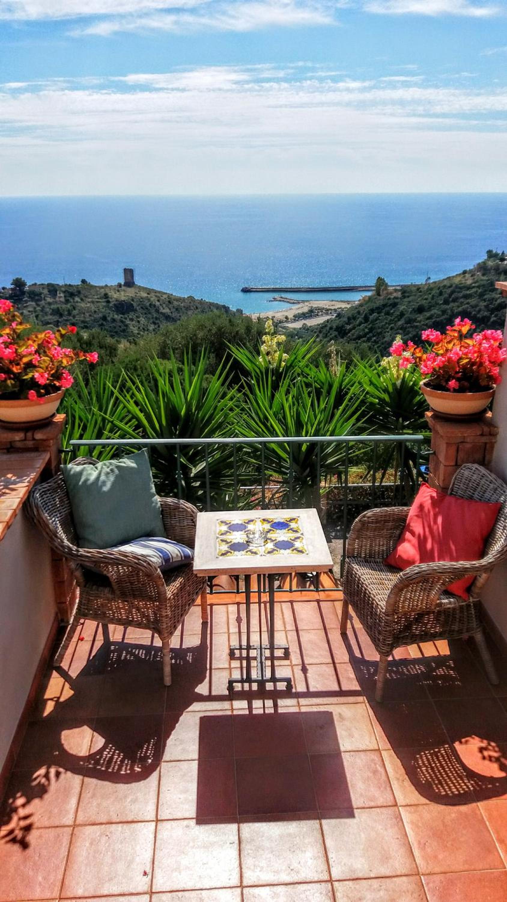 Deluxe Double Room with Balcony and Sea View photo 2
