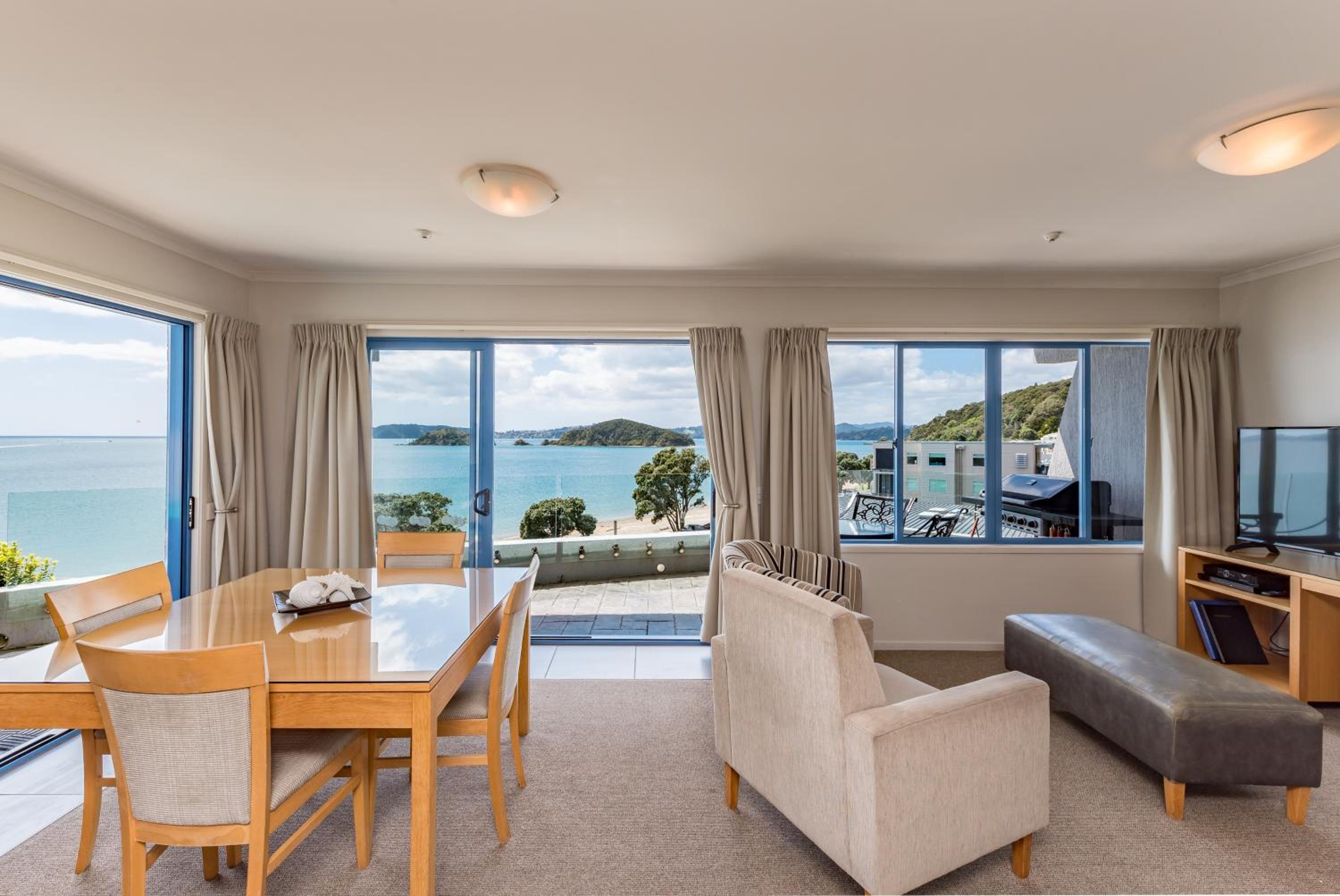 Luxury Two-Bedroom Apartment with Hot Tub photo 3