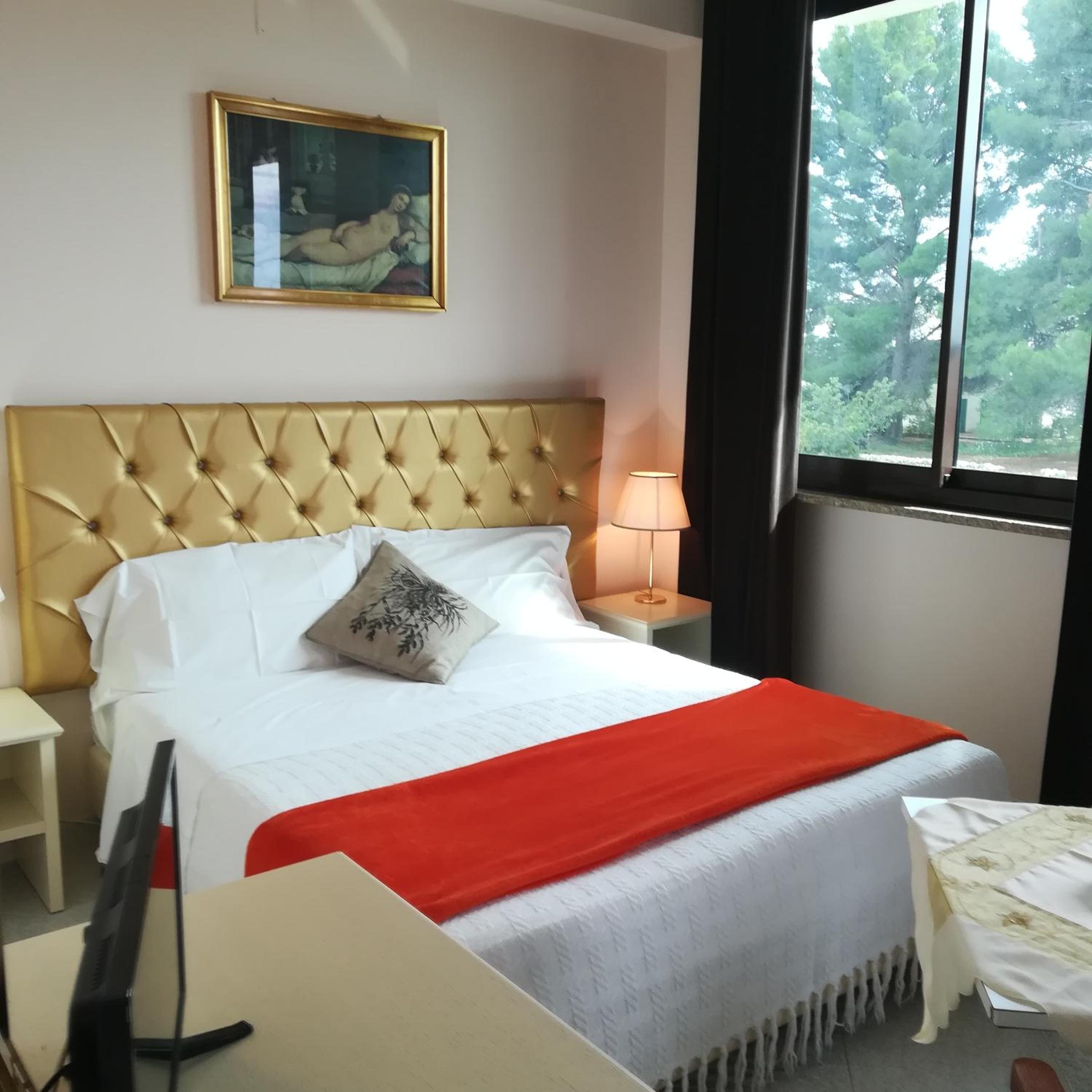 Quadruple Room with Bathroom - Photo 2