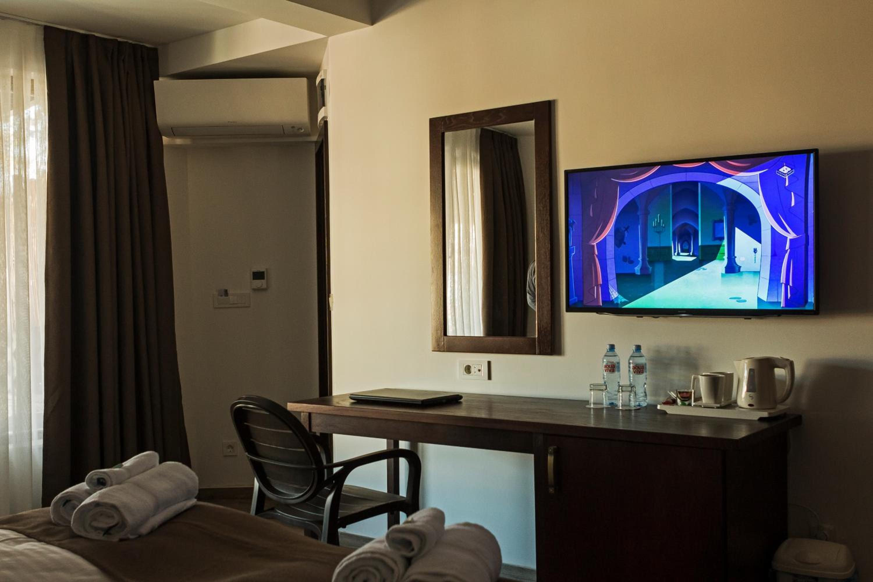 Double Room with Lake View photo 3