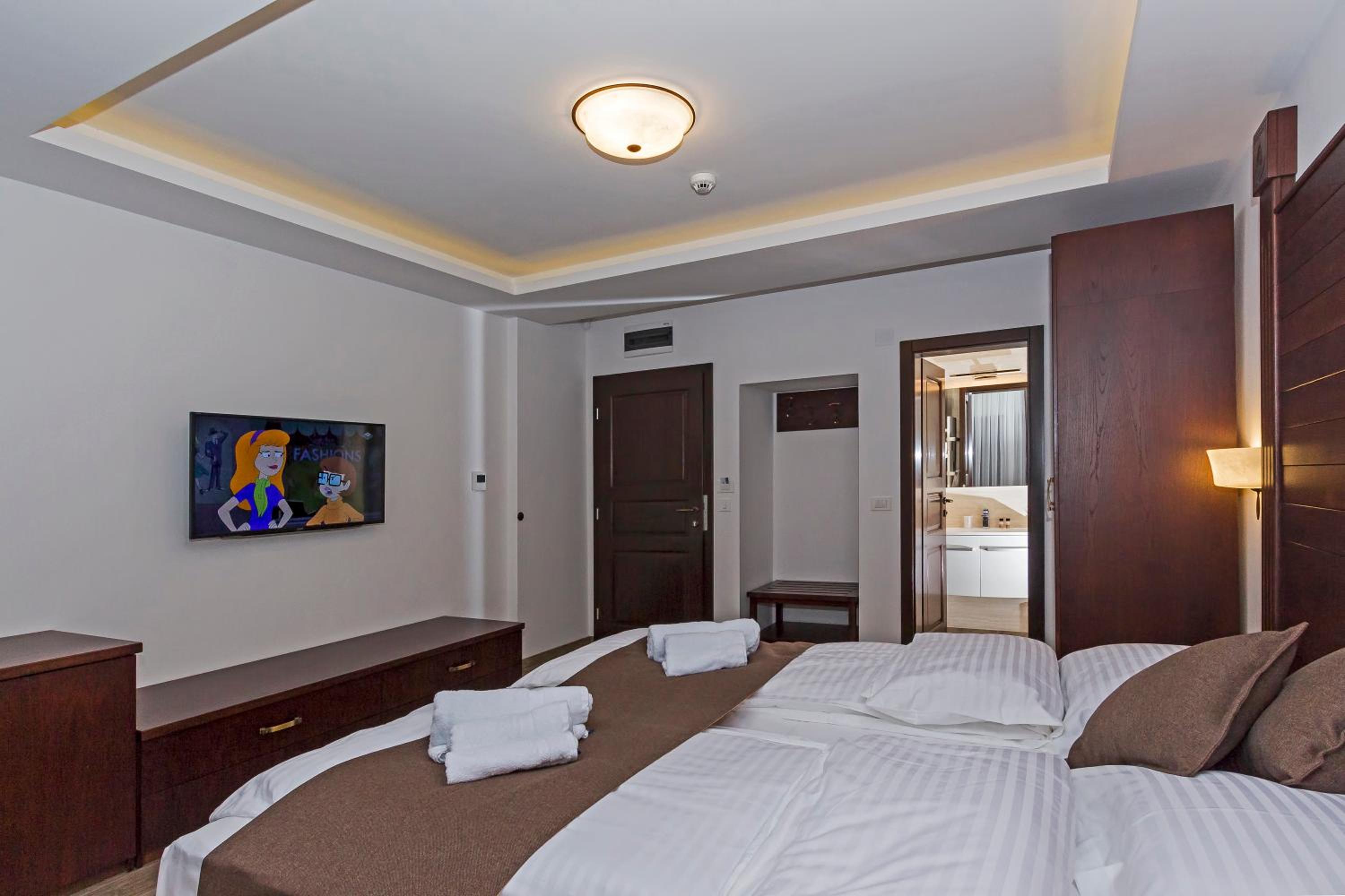 Double Room with Lake View photo 2