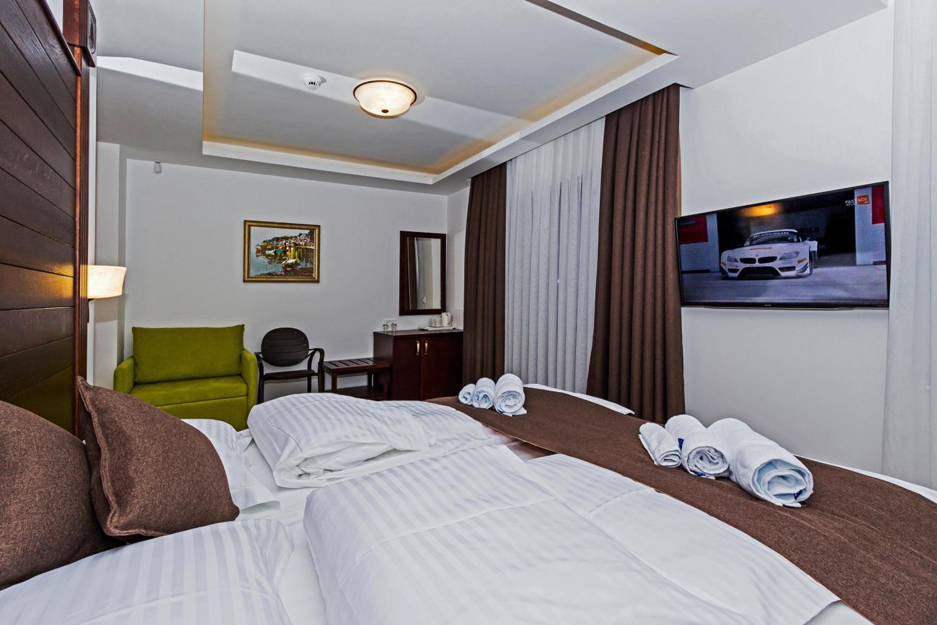 Deluxe Double Room with Balcony photo 2