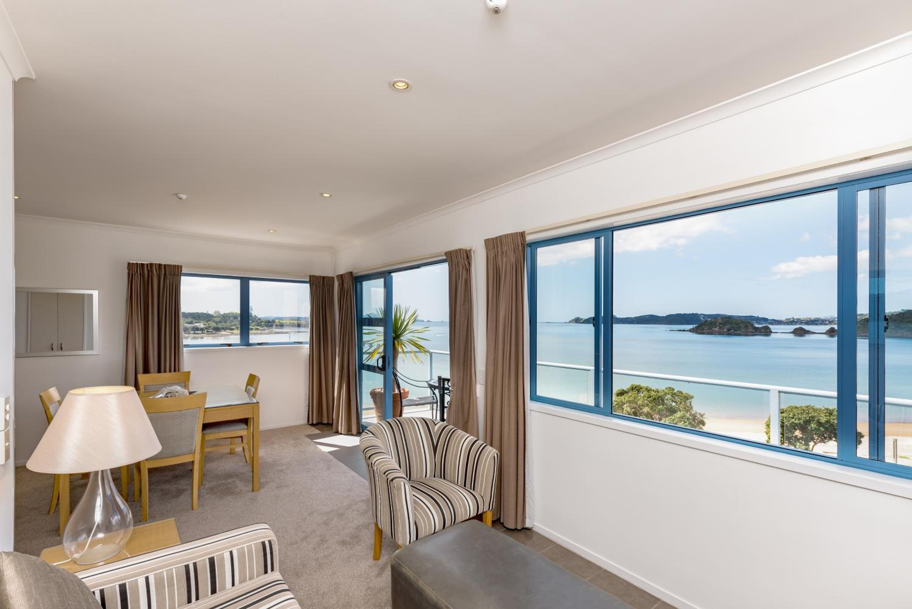One-Bedroom Apartment with Sea View photo 3