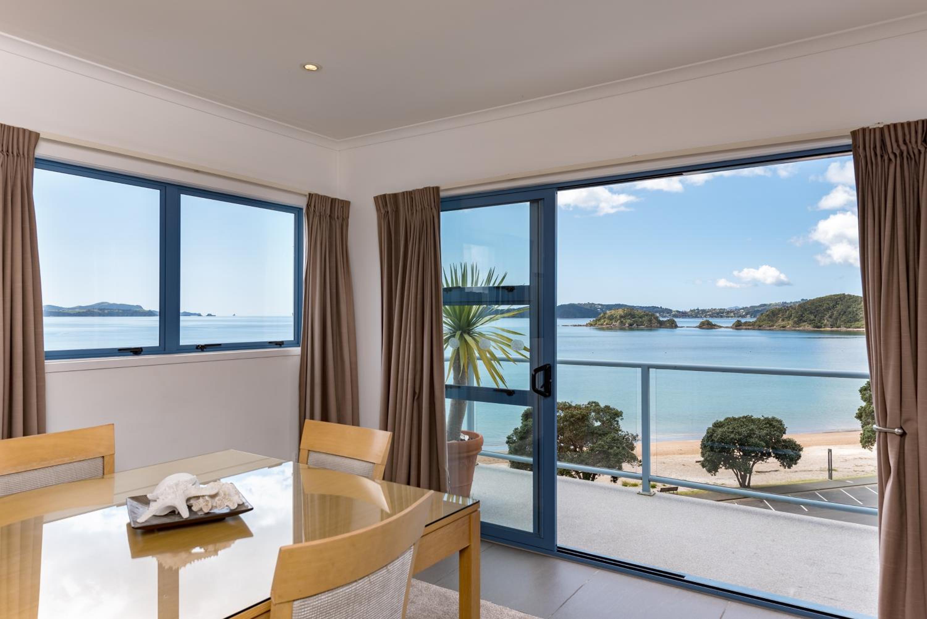 One-Bedroom Apartment with Sea View photo 2