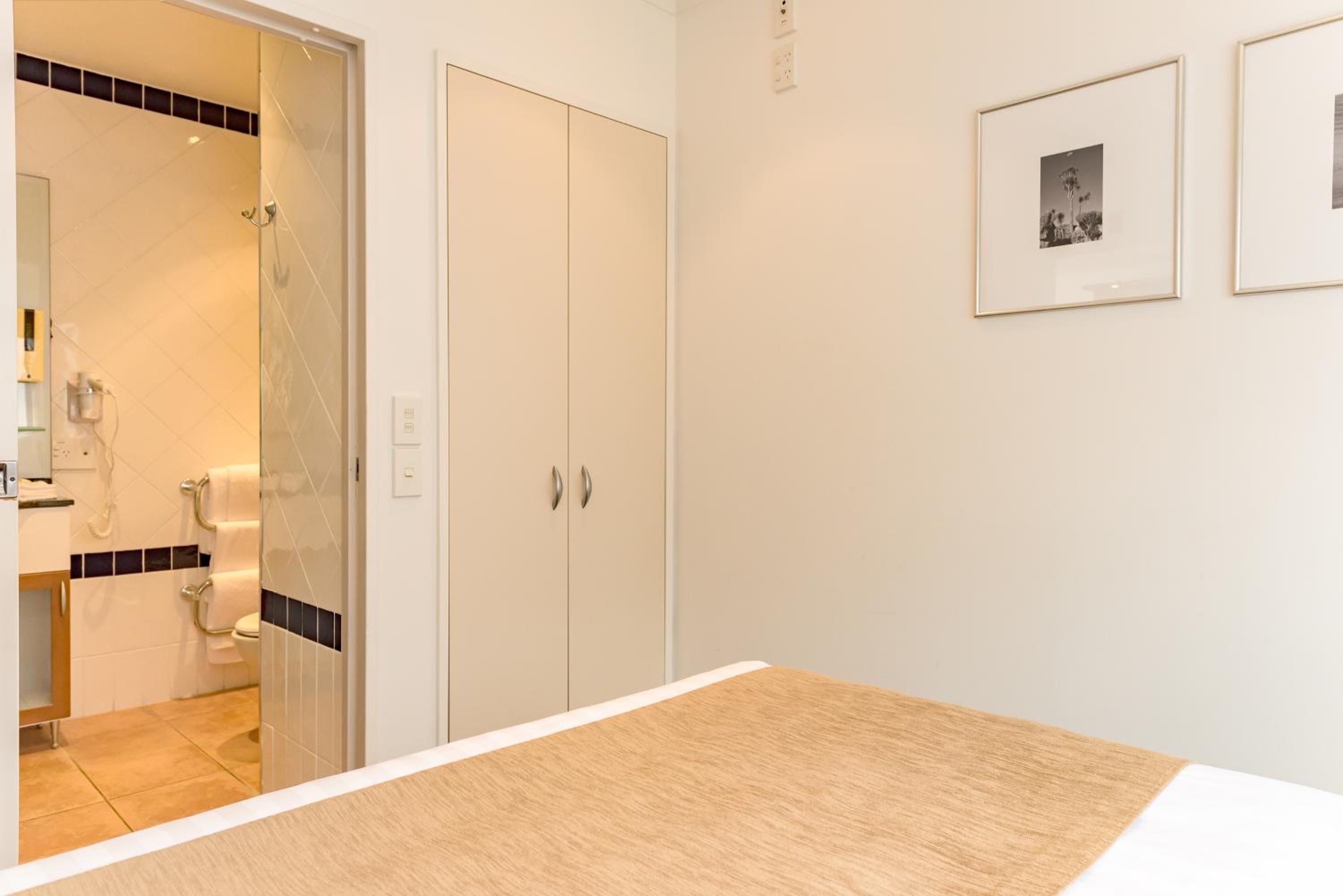 One-Bedroom Apartment with Sea View photo 1