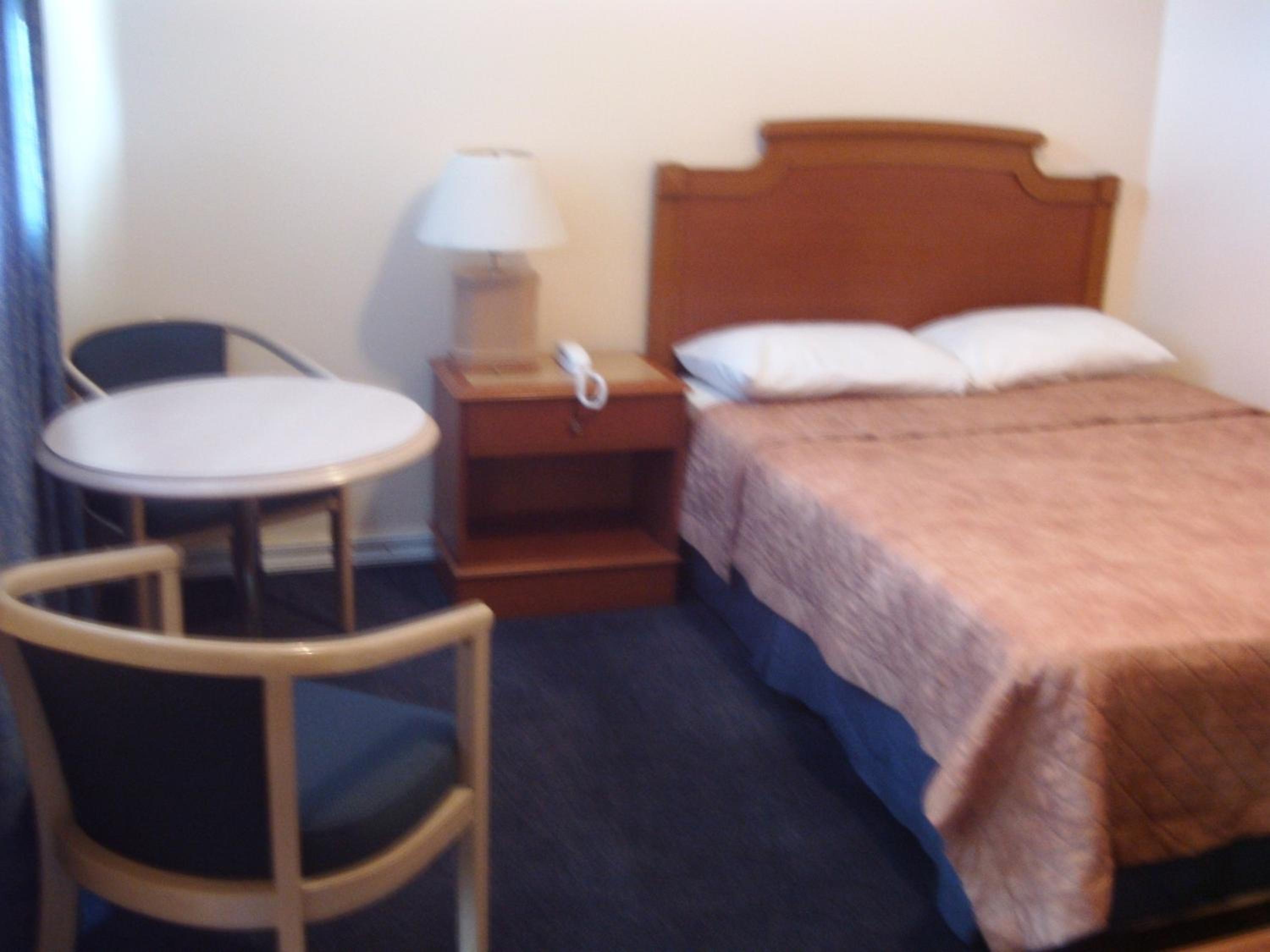 Queen Room photo 2
