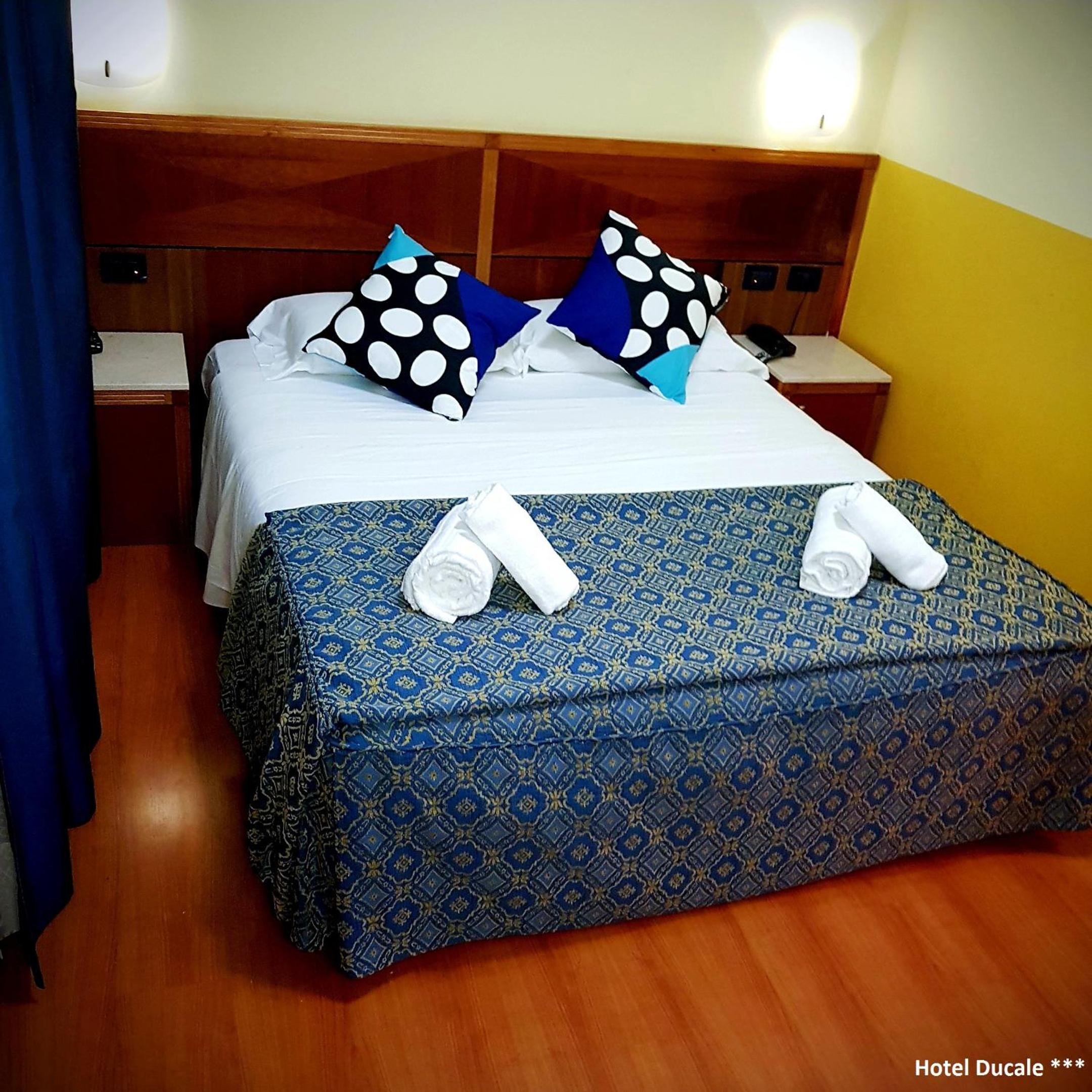 Double or Twin Room - Photo 7