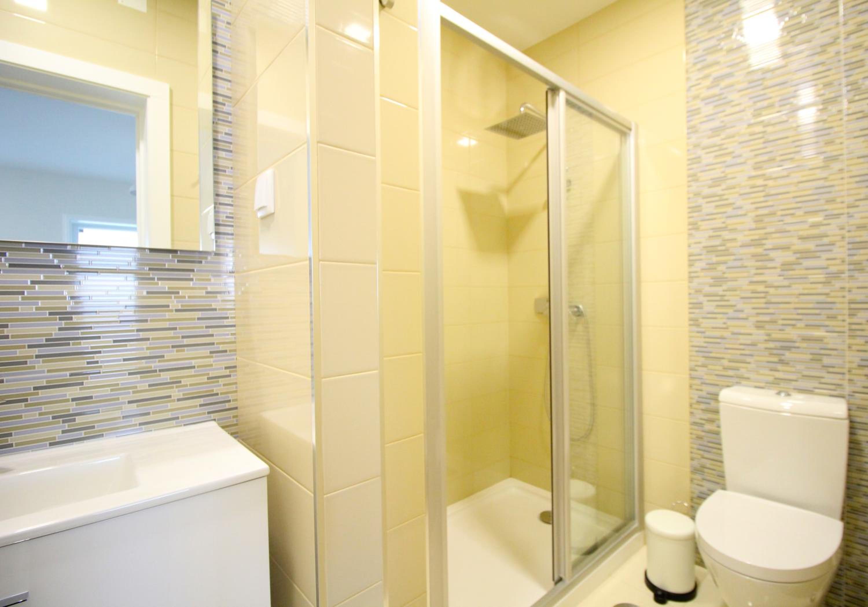 Standard Suite - Photo 3