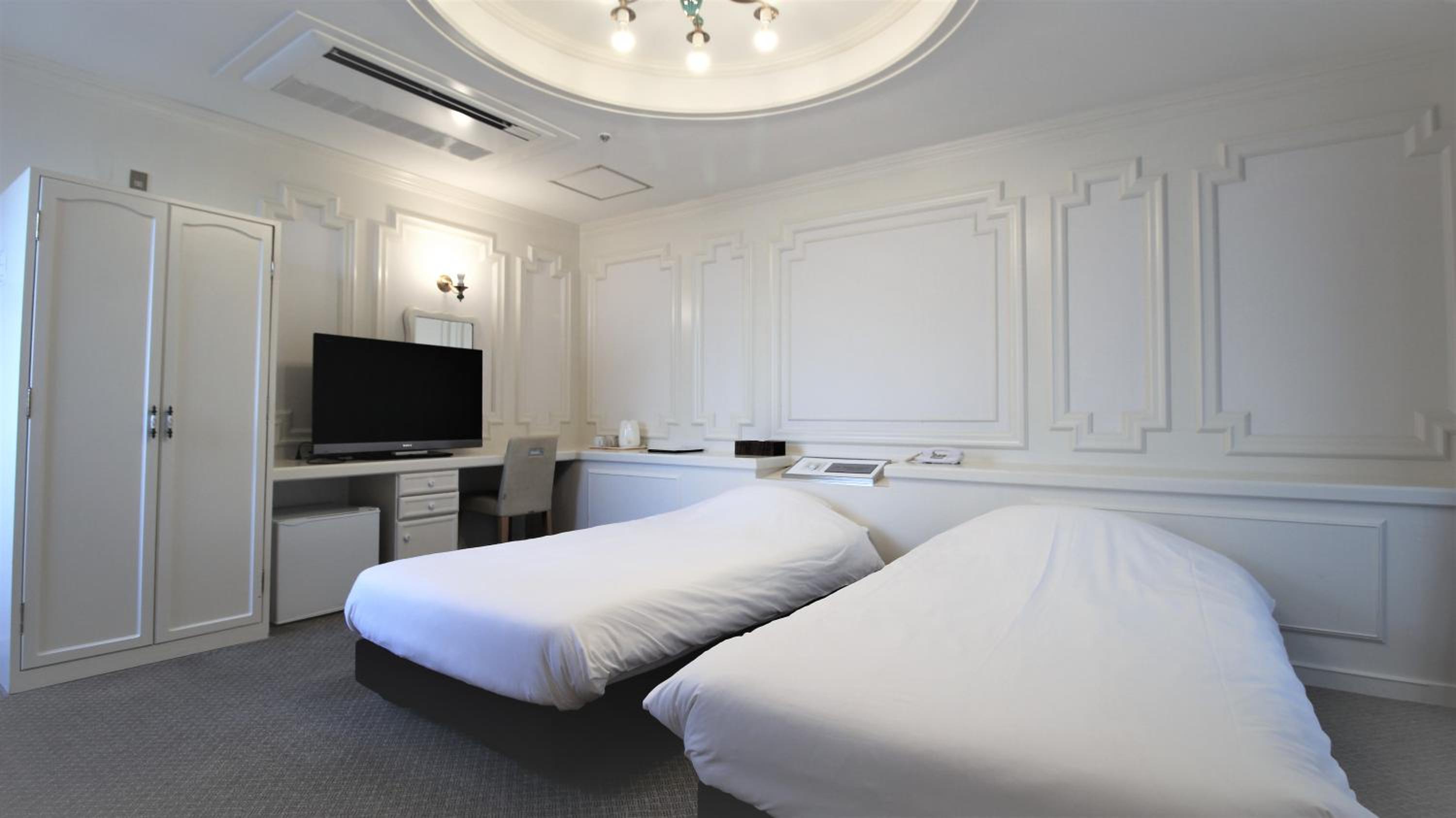Twin Room - Non Smoking photo 2