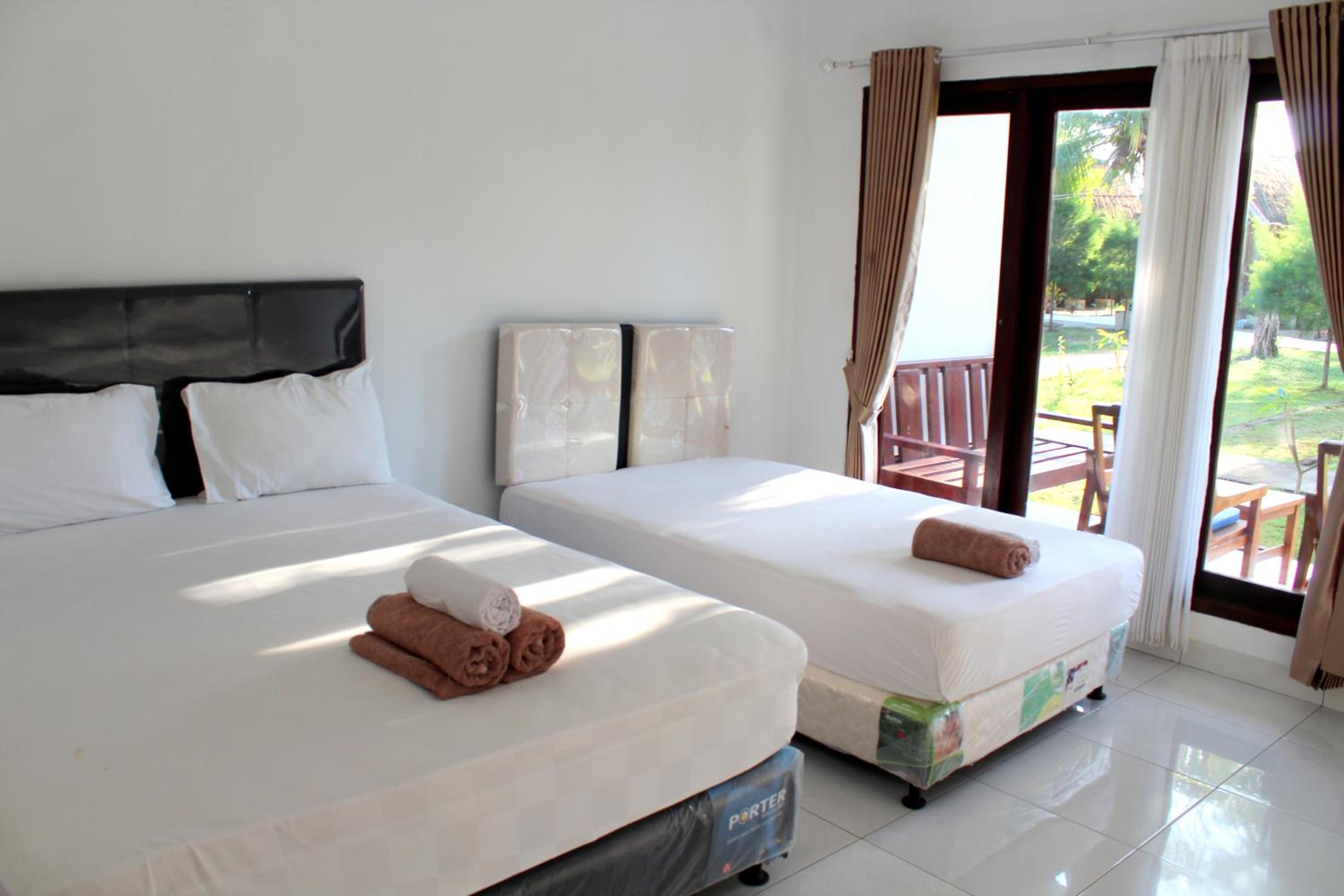 Family Room with Garden View - Photo 7