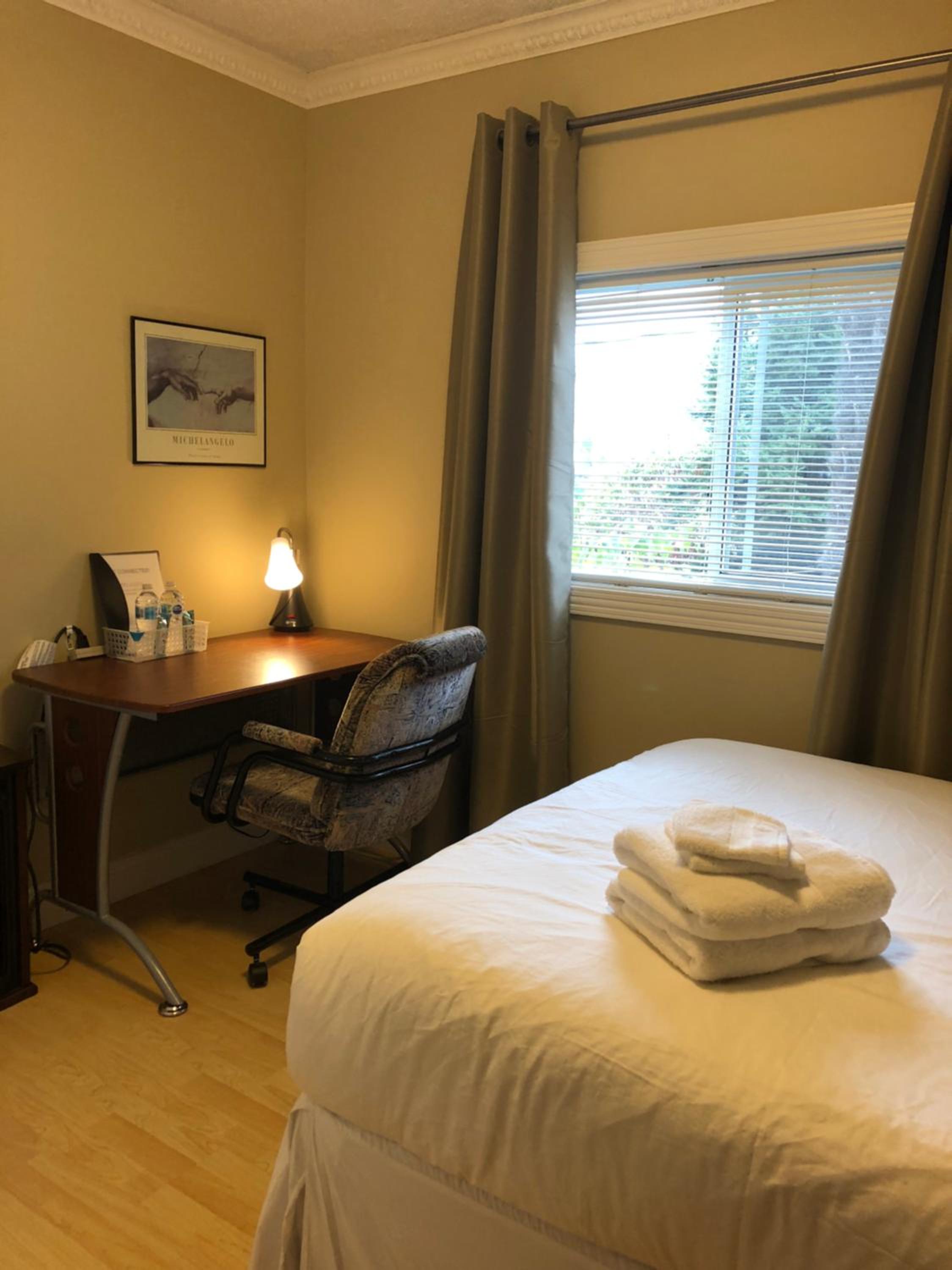 Budget Double Room - Photo 5