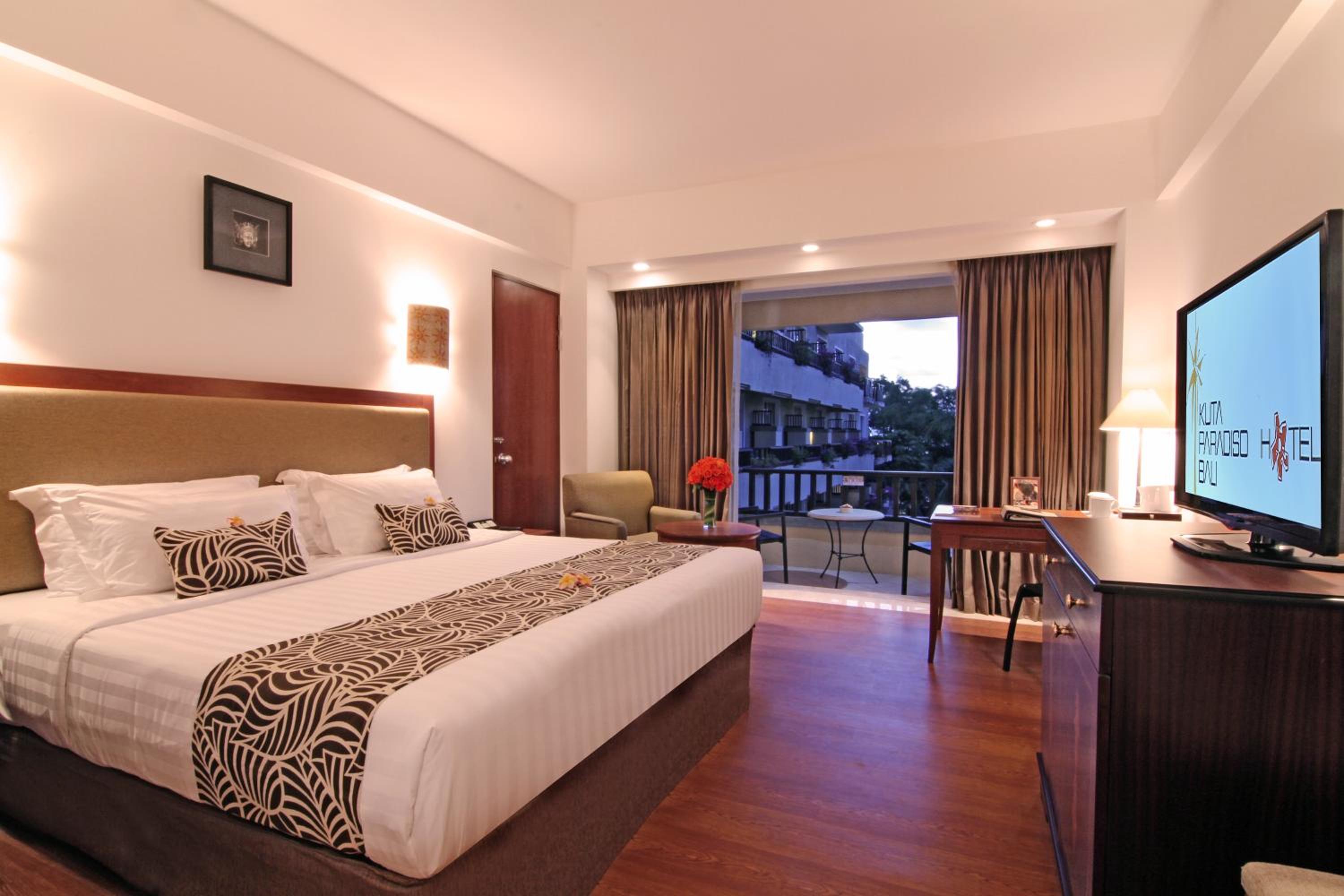 Super Deluxe Pool View Room with Free Airport Transfer