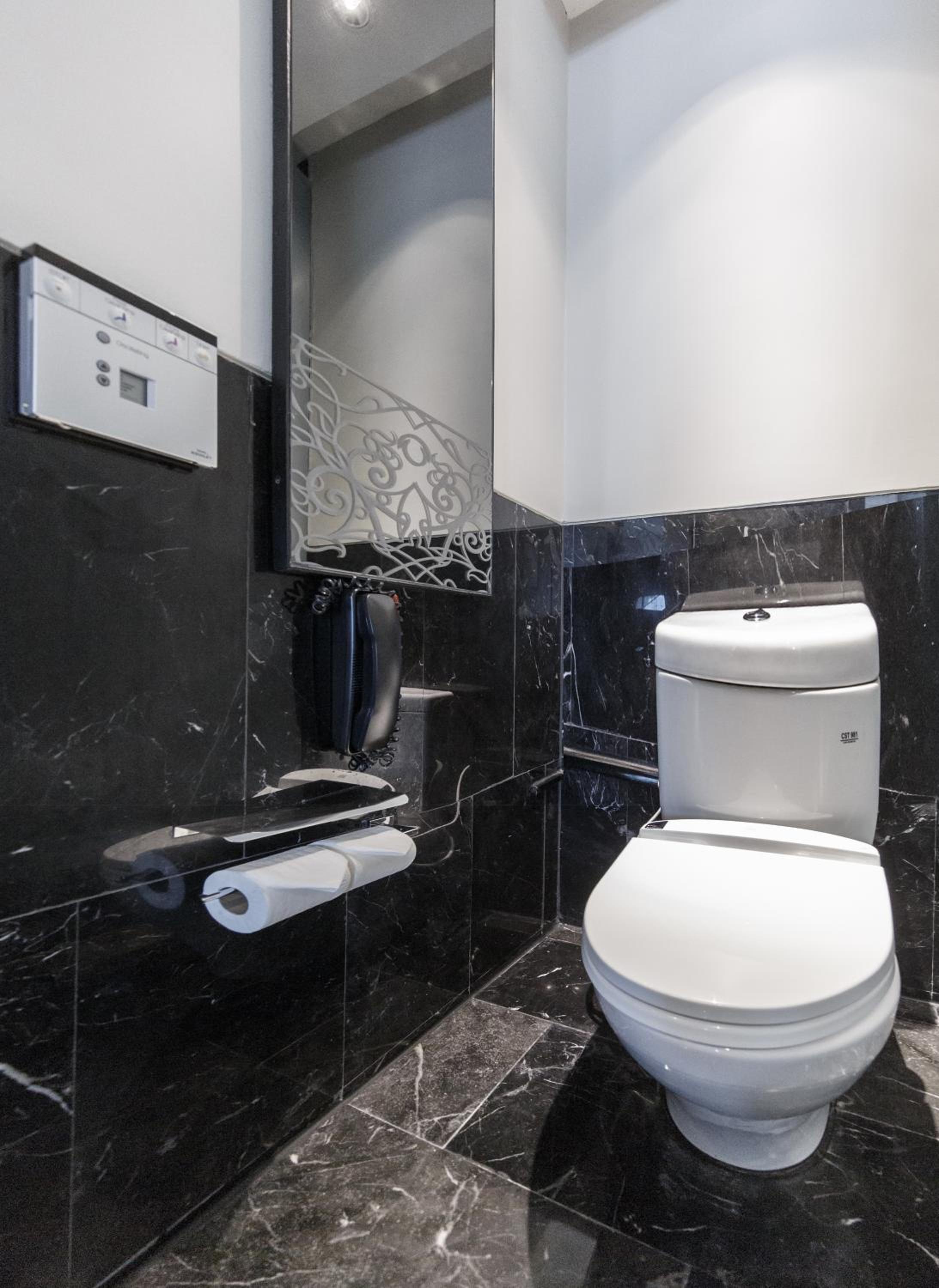 Deluxe Guest room, 1 King, High floor