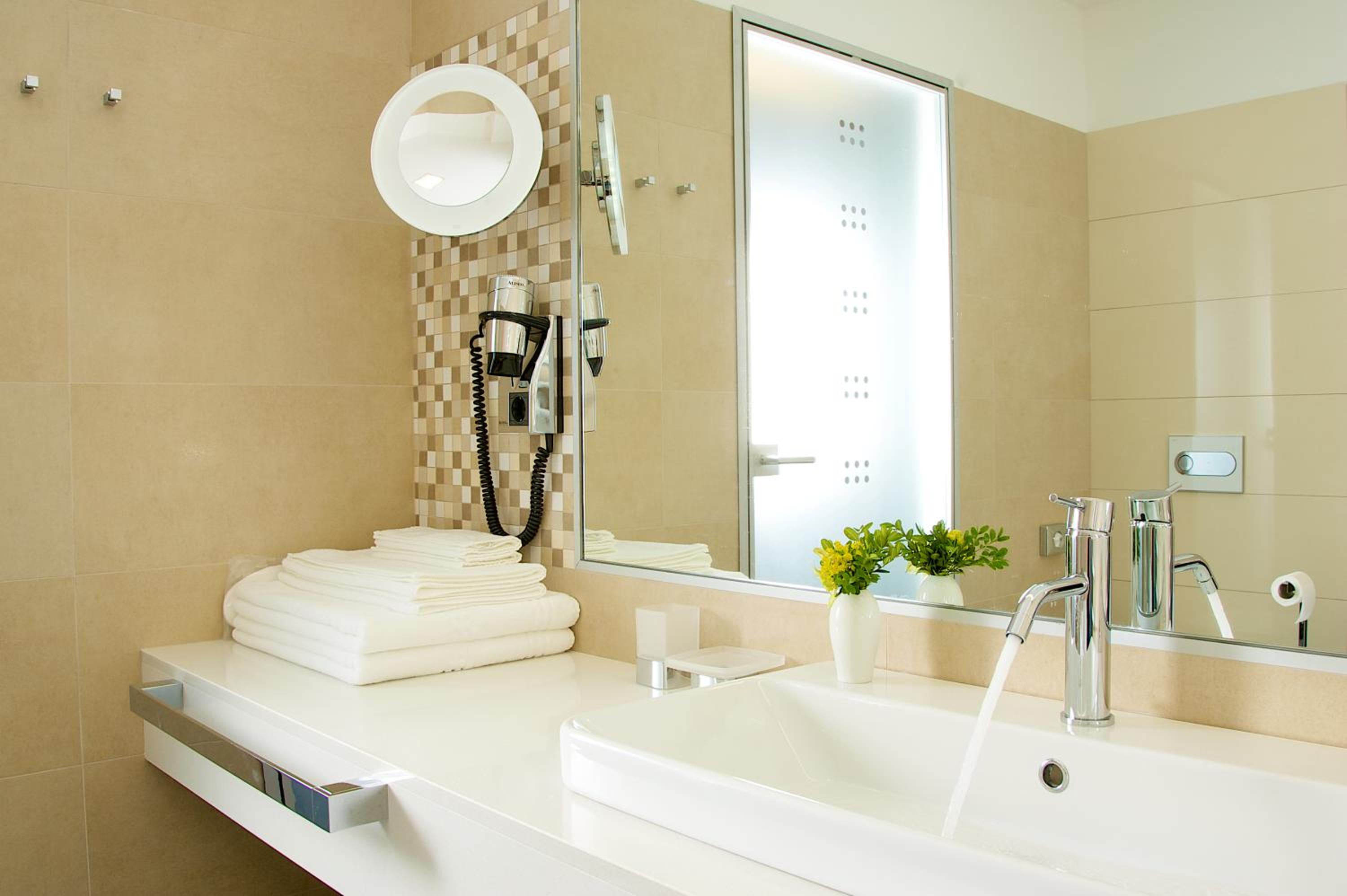 Double or Twin Room - Photo 10