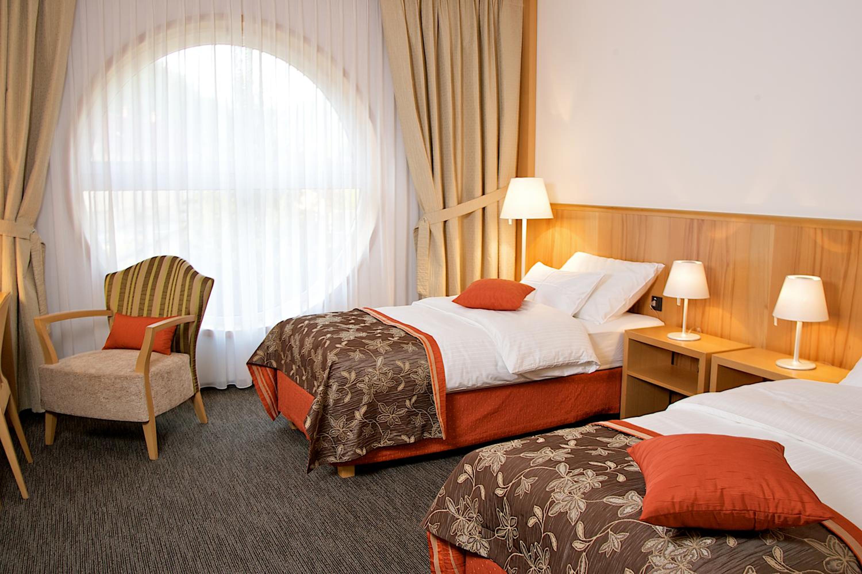 Double or Twin Room - Photo 9