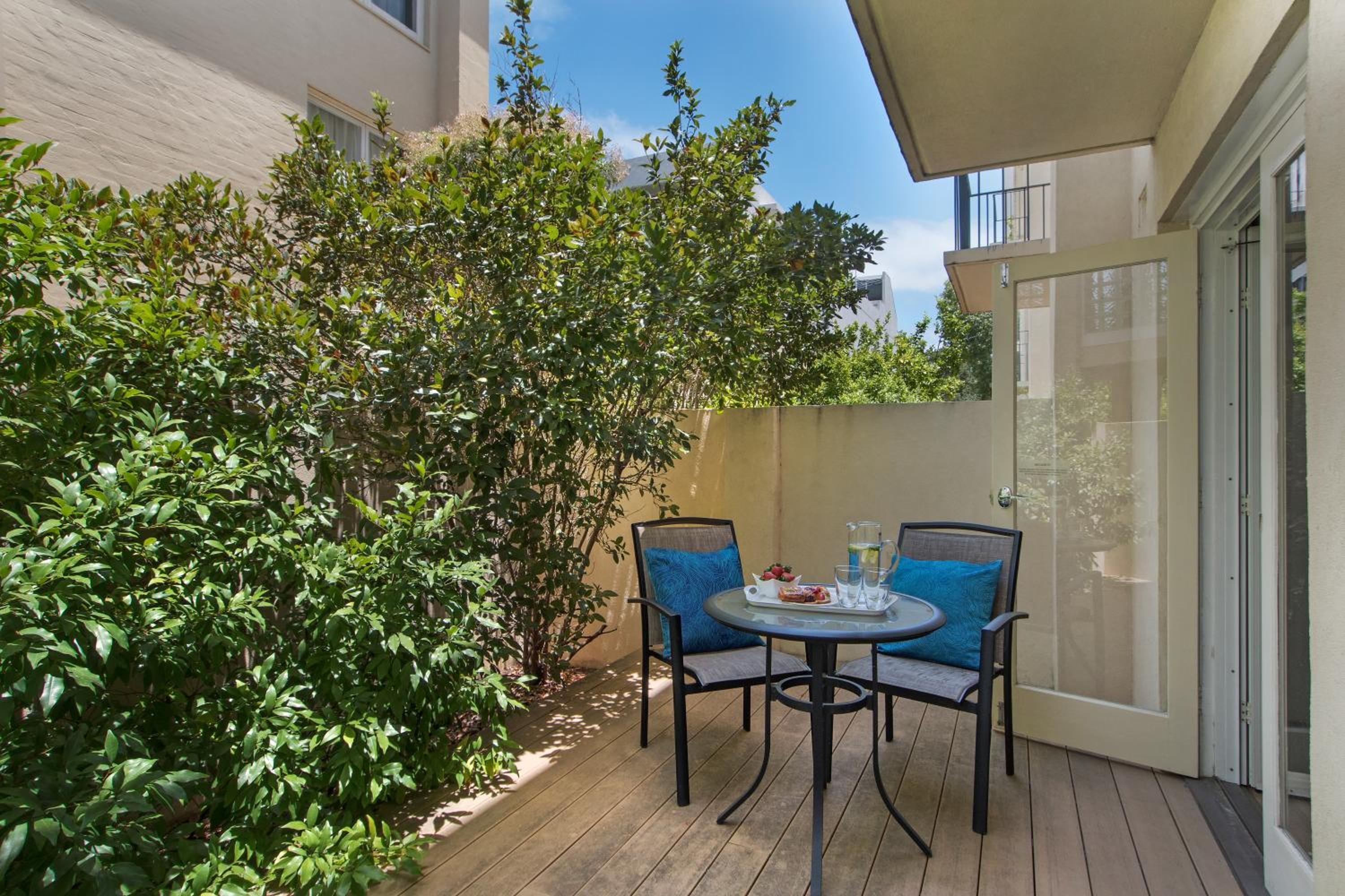 One-Bedroom Suite with Courtyard photo 3