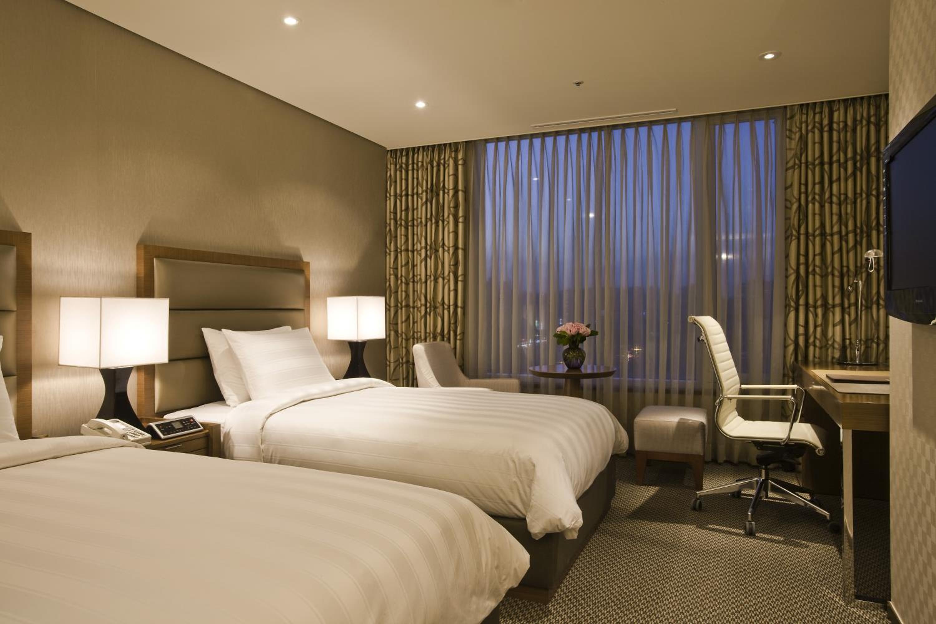 Deluxe Twin Room with Bath - Photo 1