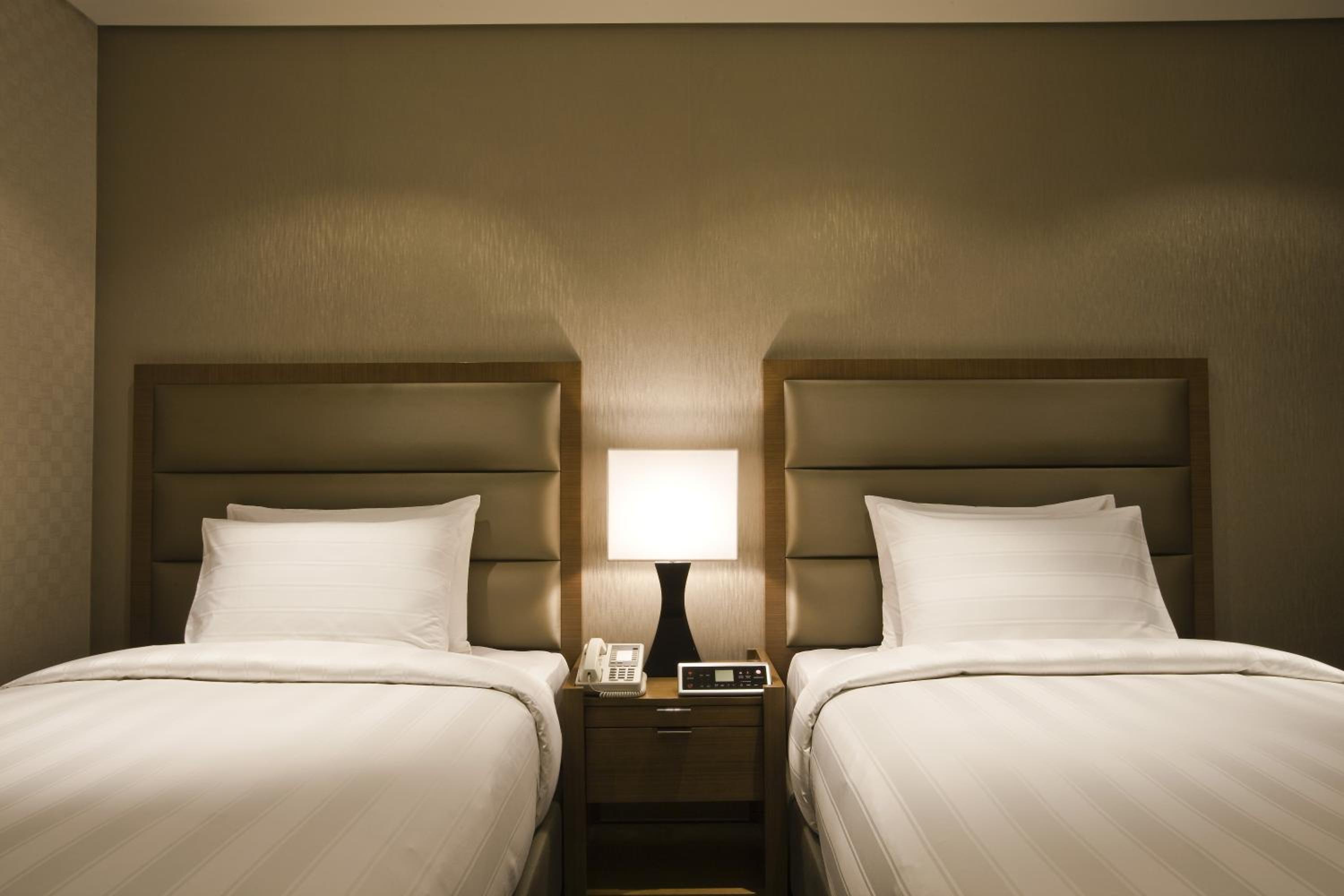 Deluxe Twin Room with Bath - Photo 5