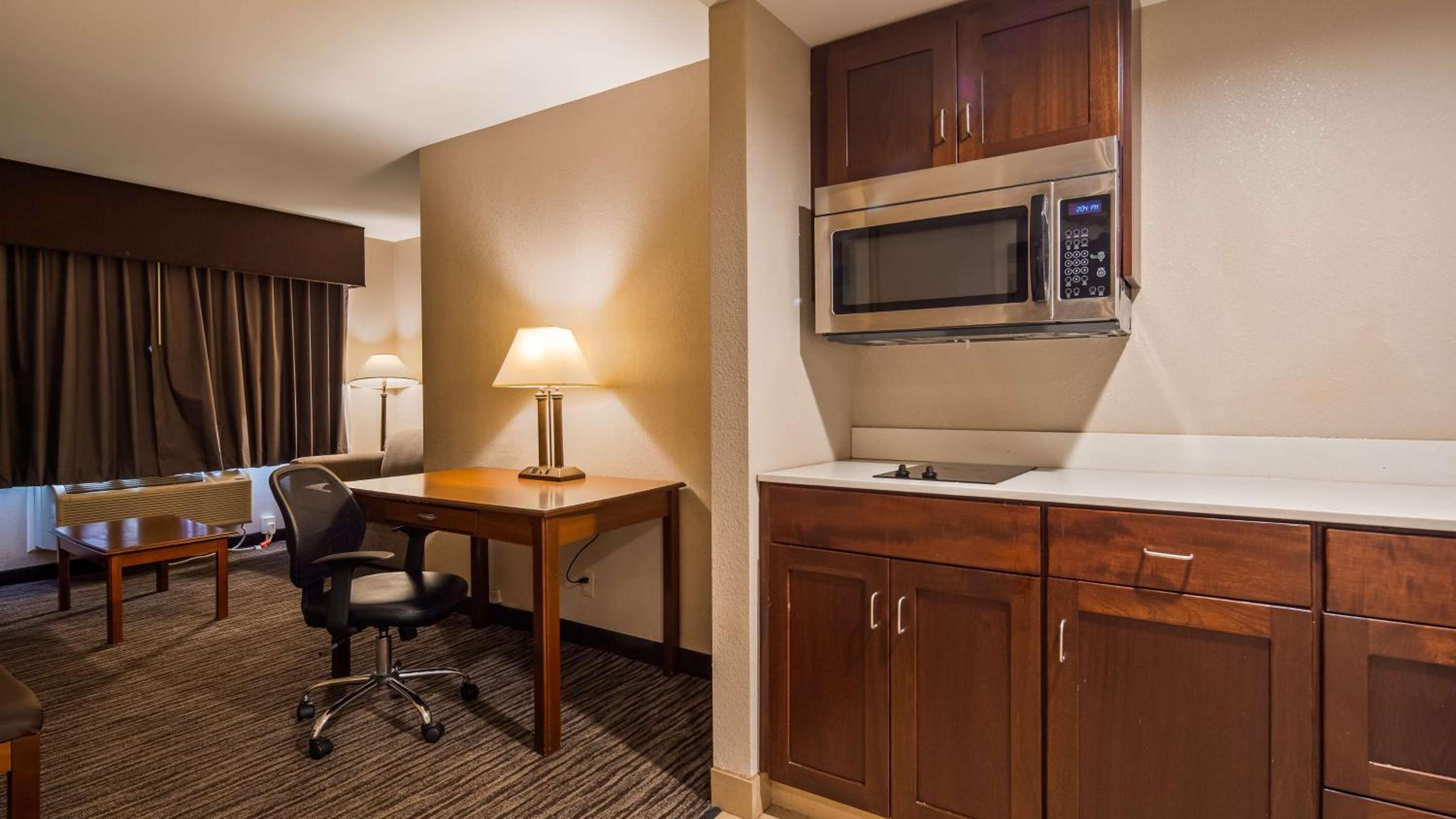 King Suite with Sofa Bed - Non Smoking - Photo 6
