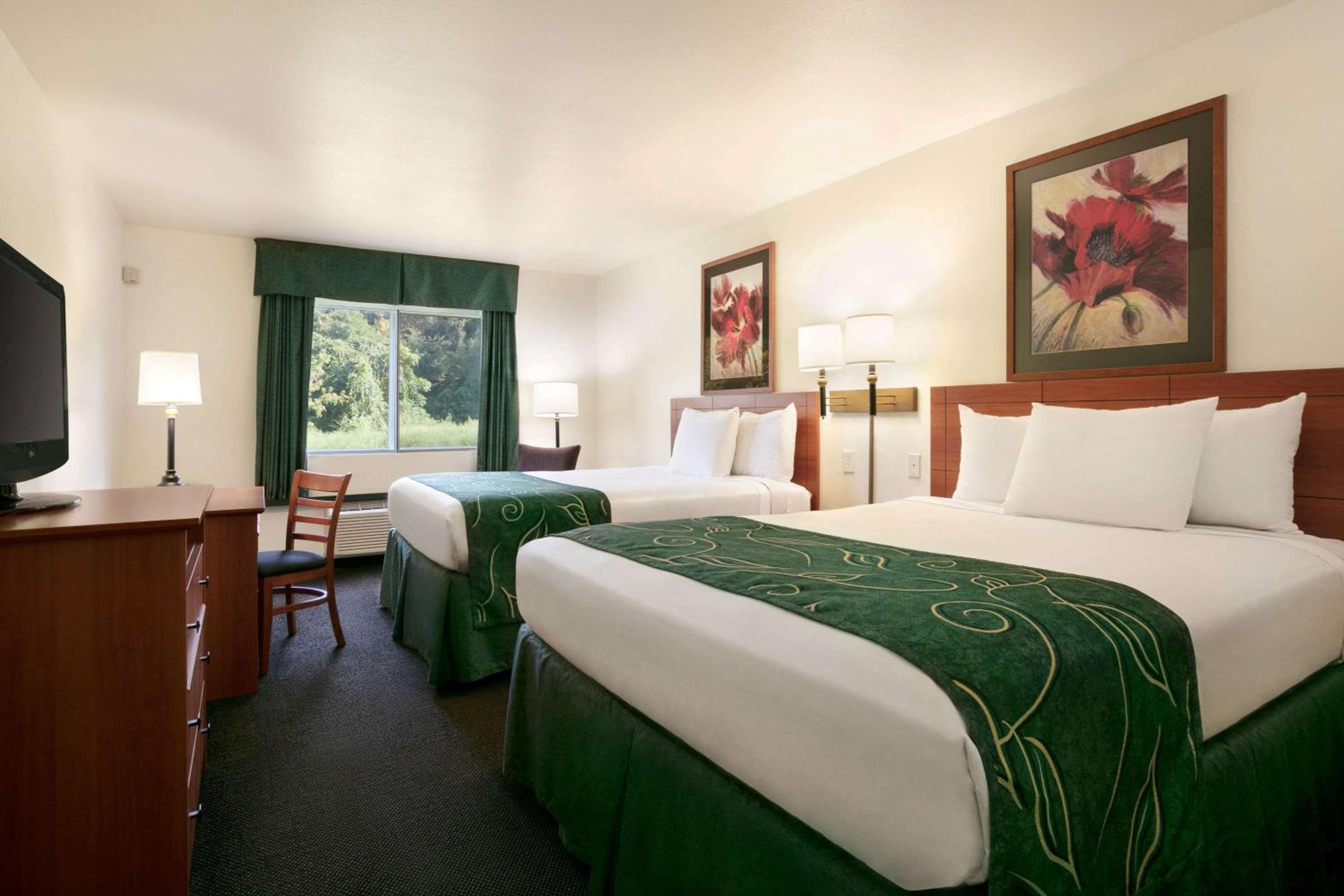 Queen Room with Two Queen Beds - Non-Smoking - Photo 1